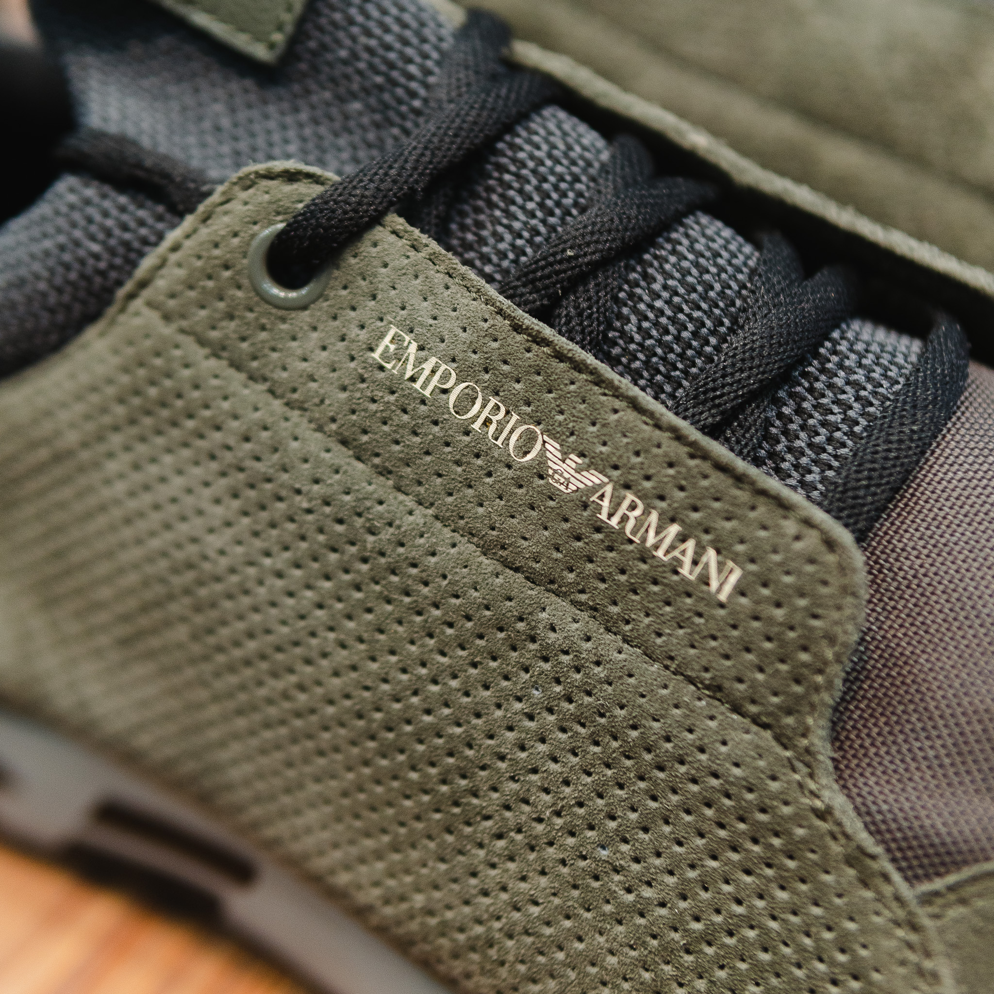 Giày EMPORIO ARMANI vải lưới xanh rêu , mũi vải nâu , đế ghi logo đen to