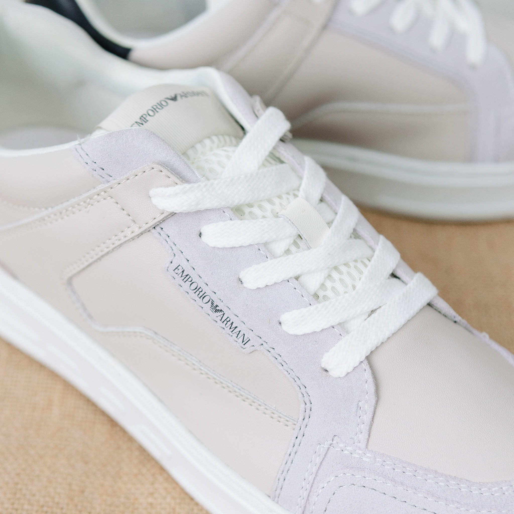 Giày EMPORIO ARMANI da trắng mix da lộn be , gót da đen , đế trắng mix logo nổi