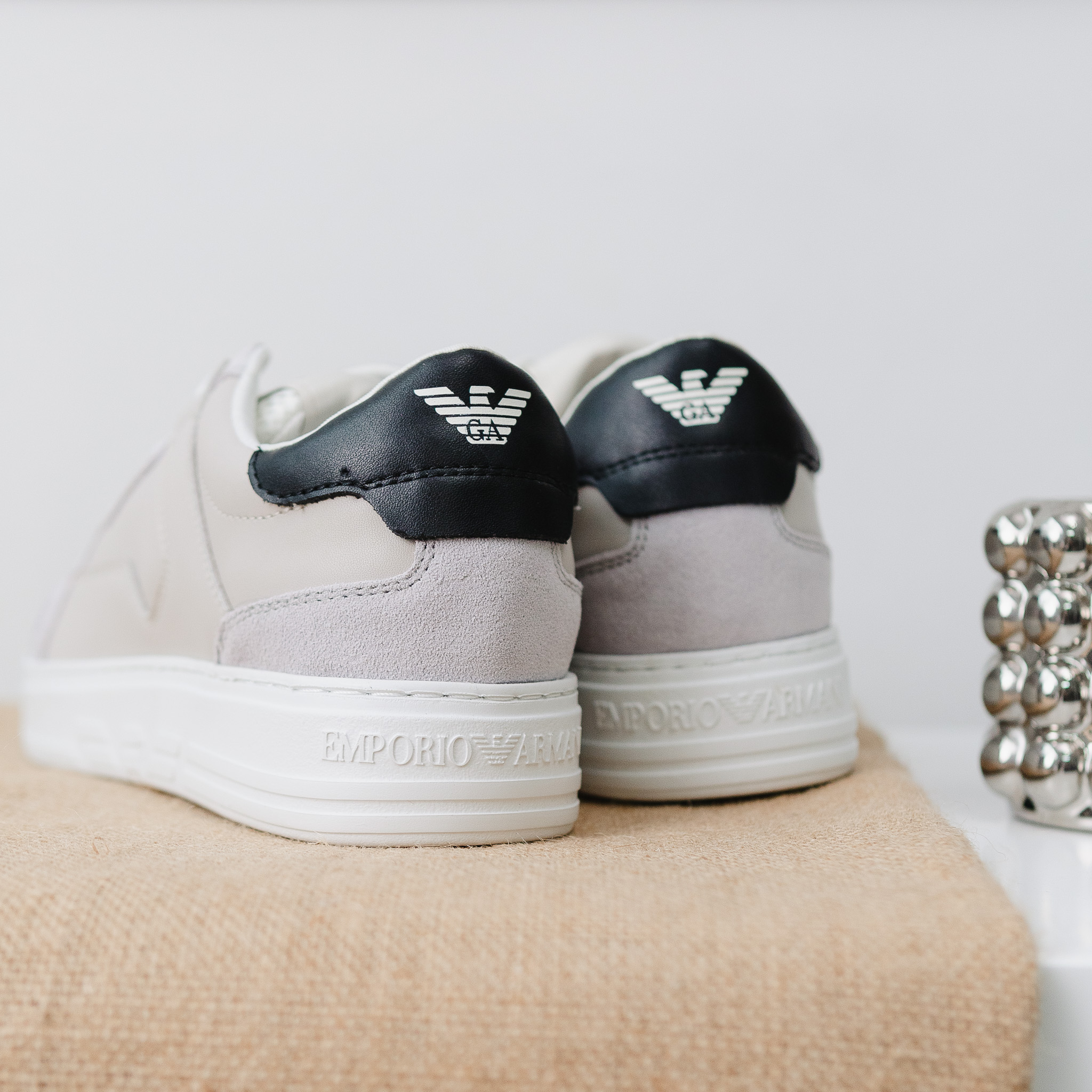 Giày EMPORIO ARMANI da trắng mix da lộn be , gót da đen , đế trắng mix logo nổi