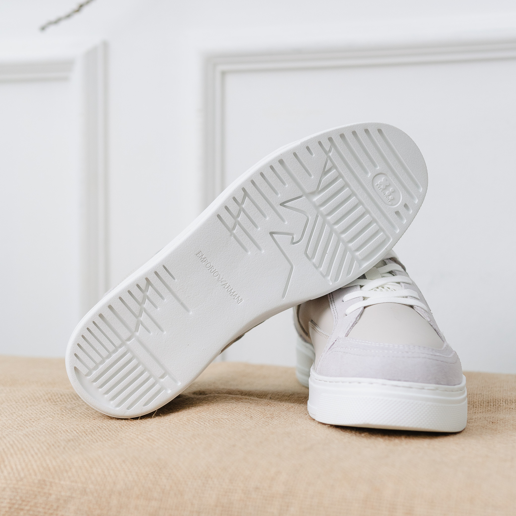 Giày EMPORIO ARMANI da trắng mix da lộn be , gót da đen , đế trắng mix logo nổi