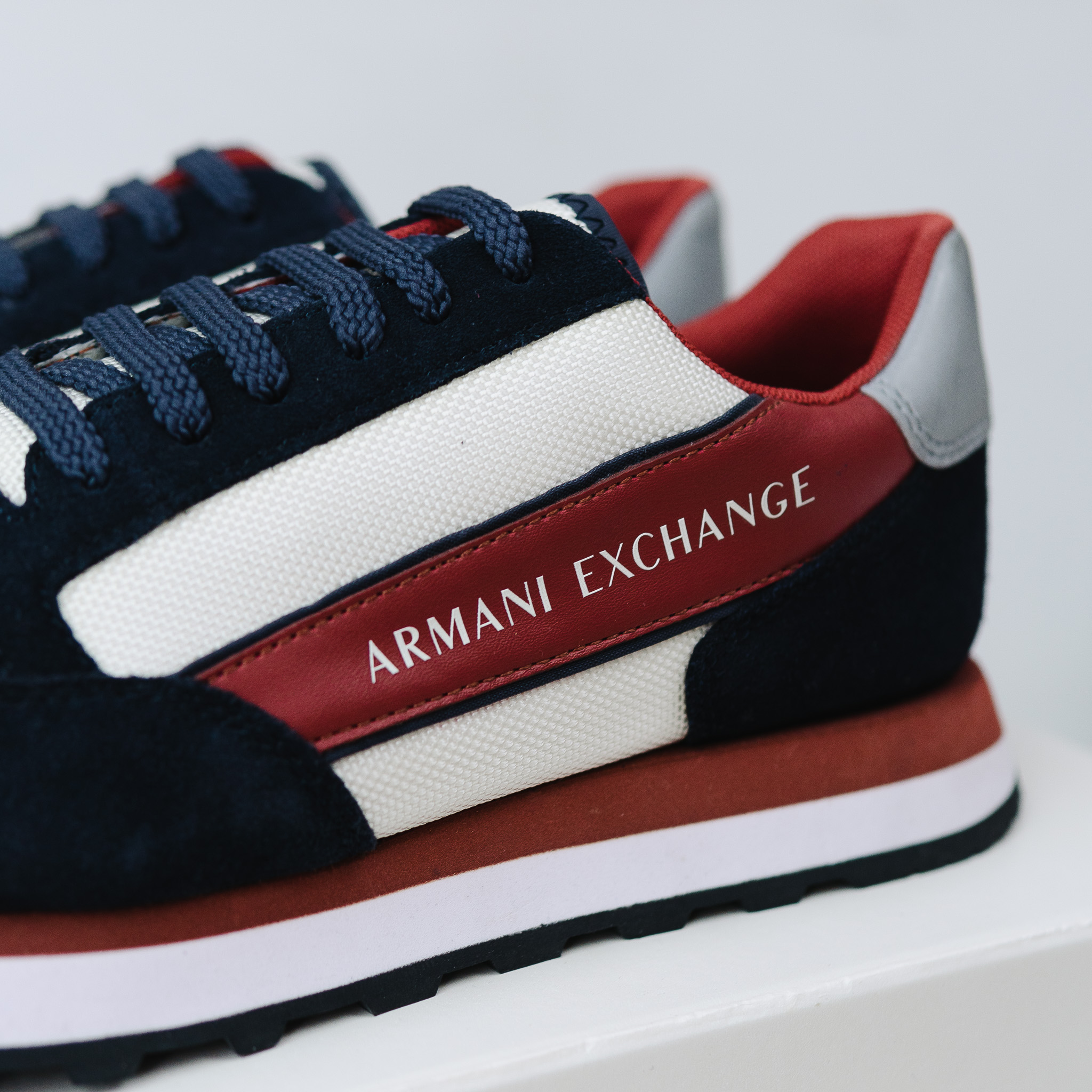 Giày ARMANI EXCHANGE vải lưới trắng - da lộn đen - da nâu , chữ trắng ngang ở sườn