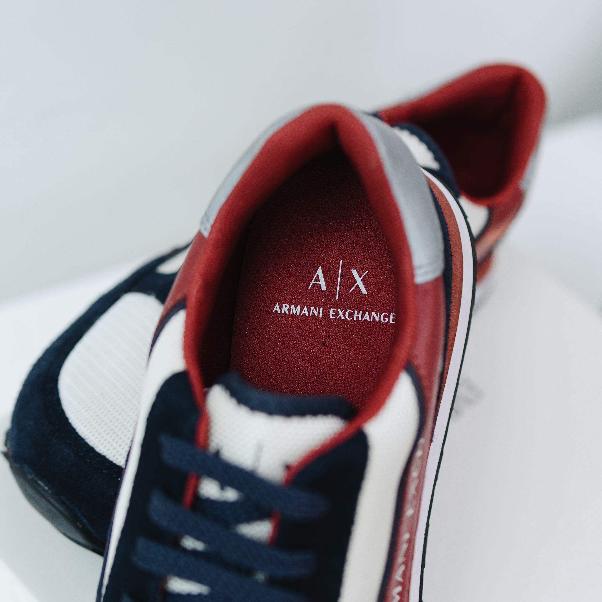 Giày ARMANI EXCHANGE vải lưới trắng - da lộn đen - da nâu , chữ trắng ngang ở sườn