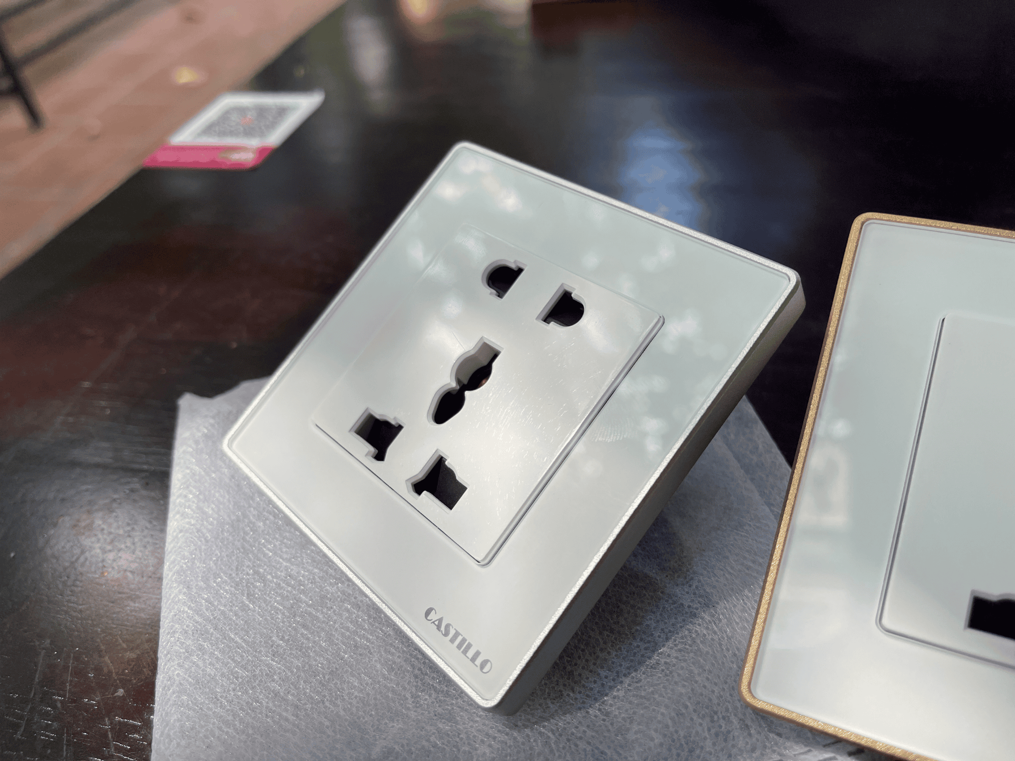 Khung Bạc/ Kính Trắng