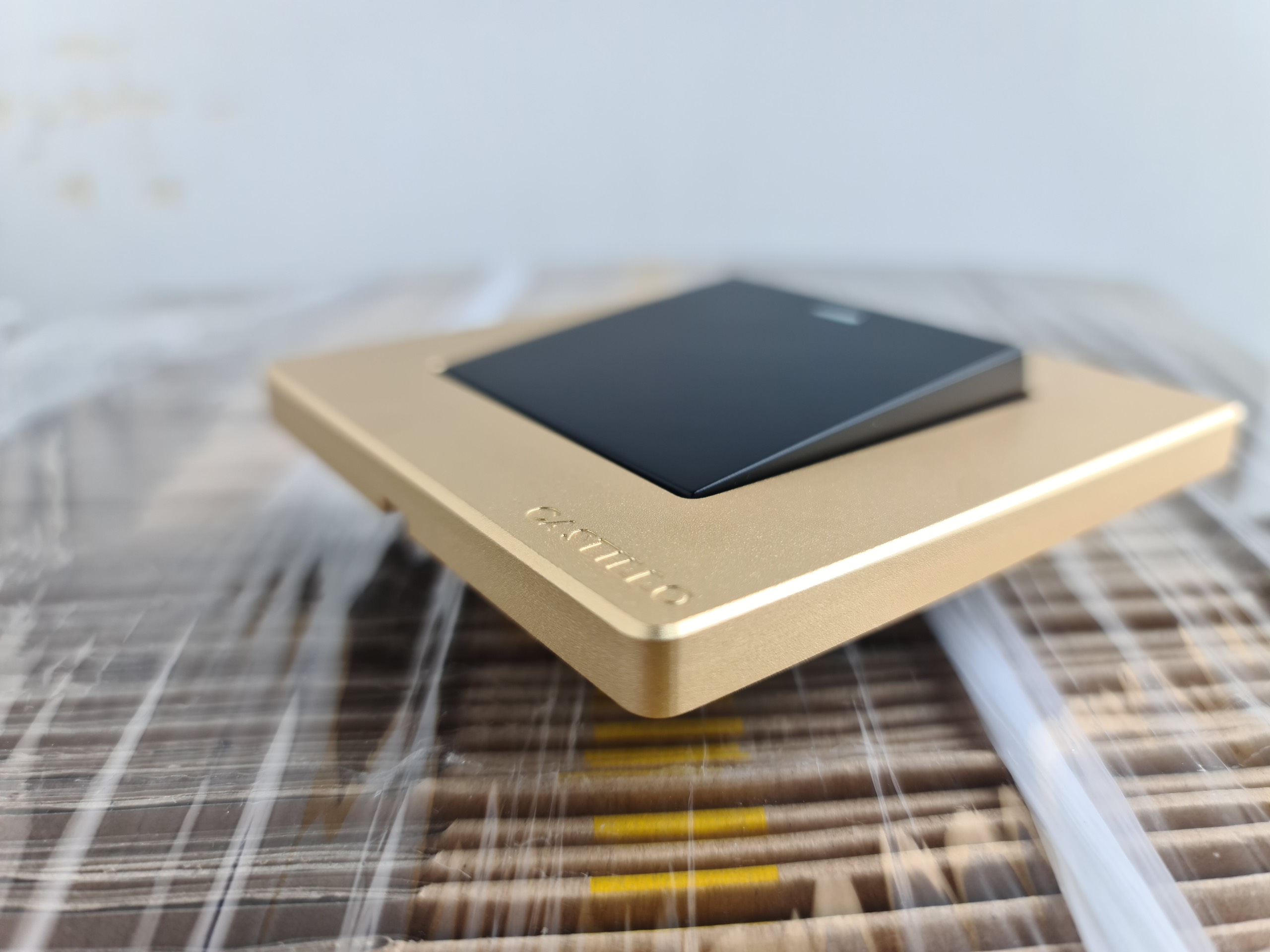 Nhôm nguyên khối Vàng