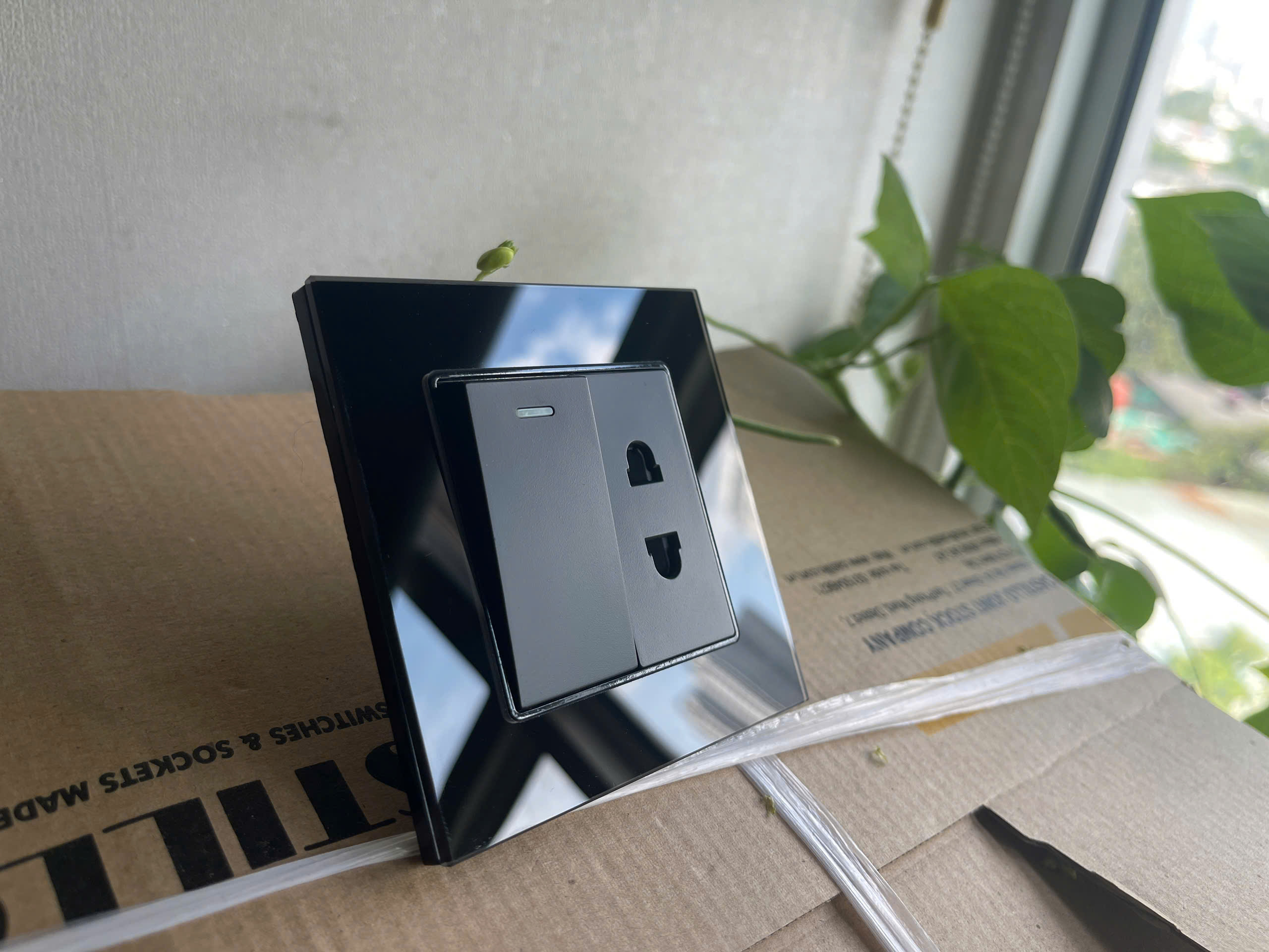 Kính cường lực Đen