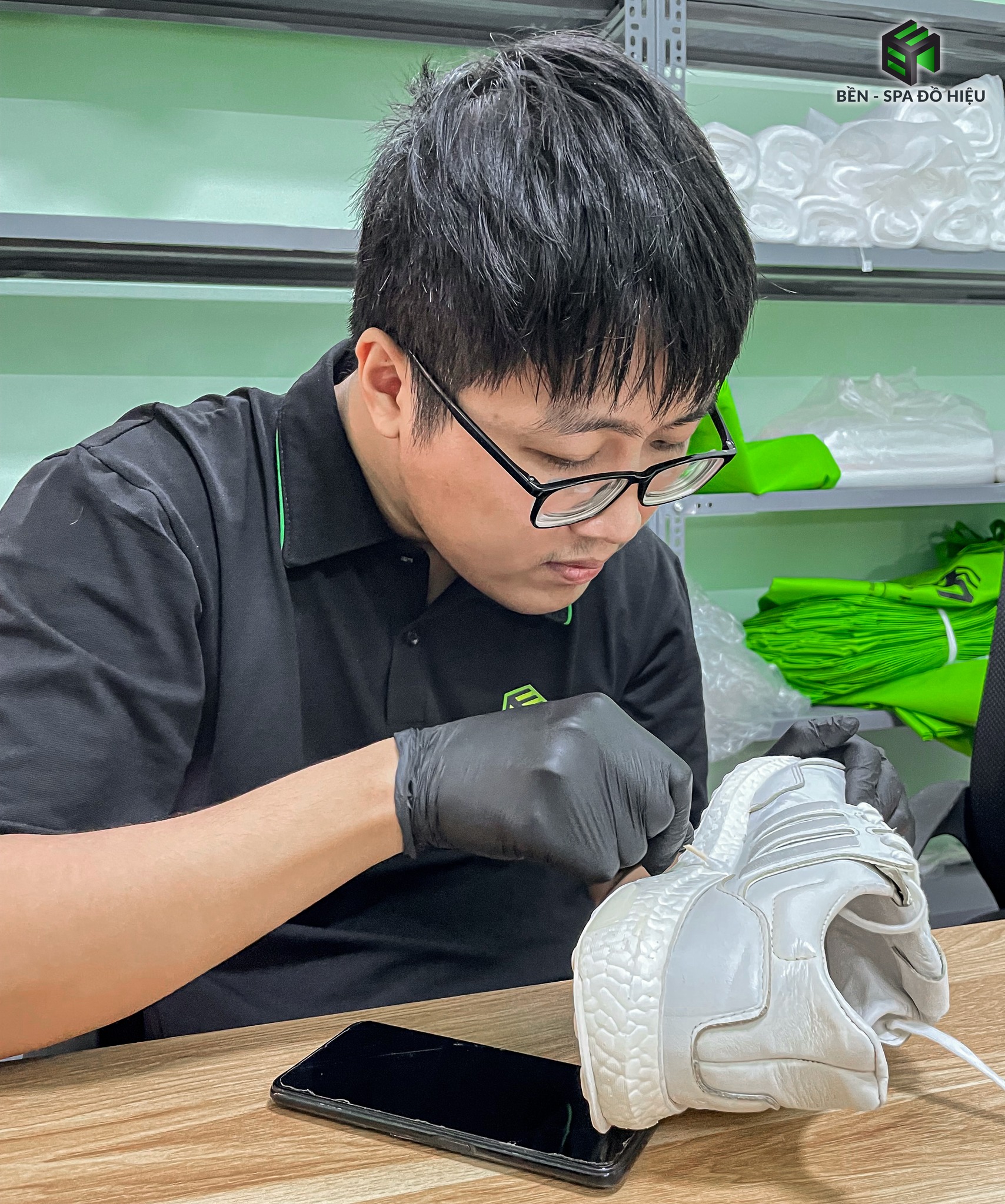 Những lý do bạn nên đưa giày đi Spa