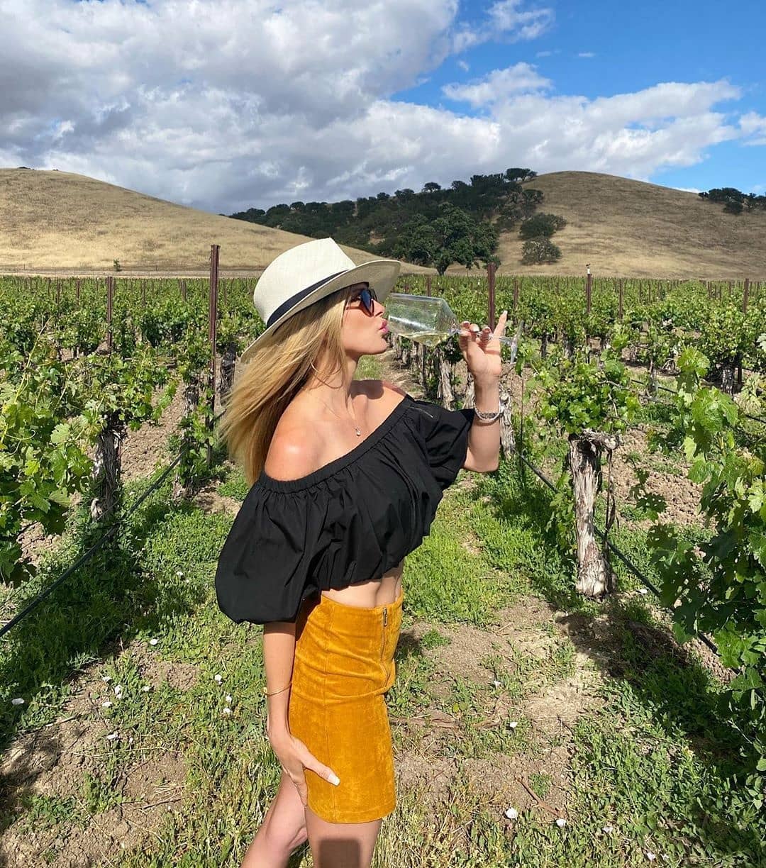 Rượu được ngâm trong thùng gỗ sồi