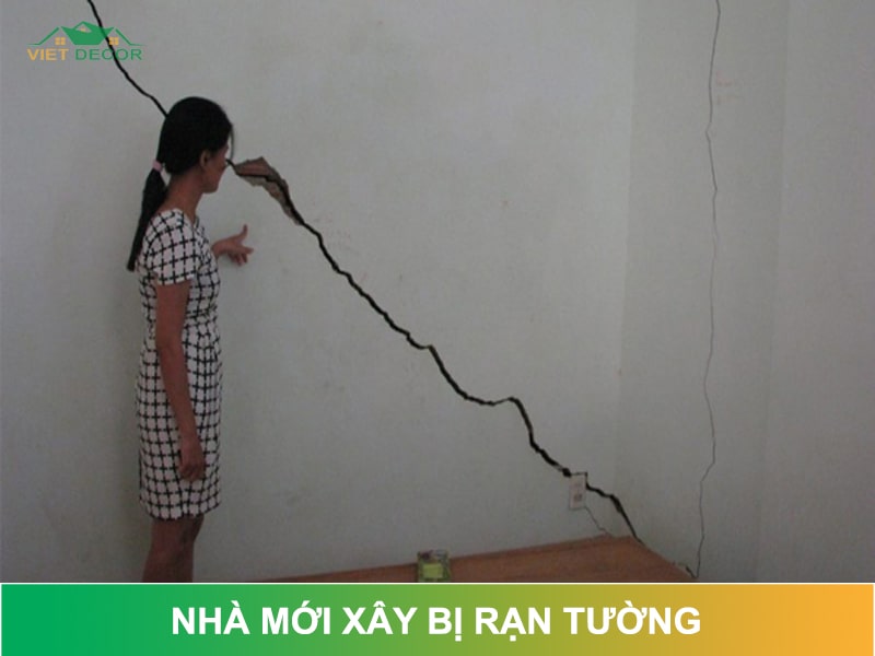 Nhà mới xây bị rạn tường có nguy hiểm không? Cách khắc phục