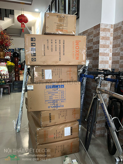 Nội thất Việt Decor thiết kế thi công tủ bếp hiện đại chữ I, gỗ công nghiệp MDF chống ẩm phủ melamine, nhựa sơn 2k An Cường quận Tân Phú Hồ Chí Minh - Tập kết vật tư