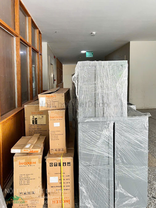 Nội Thất Việt Decor thi công cải tạo nội thất, căn hộ 3 phòng ngủ chung cư Tecco phường Linh Đồng thành phố Thủ Đức tập kết vật tư tủ bếp inox cánh kính