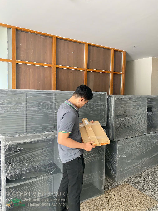 Nội Thất Việt Decor thi công cải tạo nội thất, căn hộ 3 phòng ngủ chung cư Tecco phường Linh Đồng thành phố Thủ Đức tập kết vật tư tủ bếp inox cánh kính