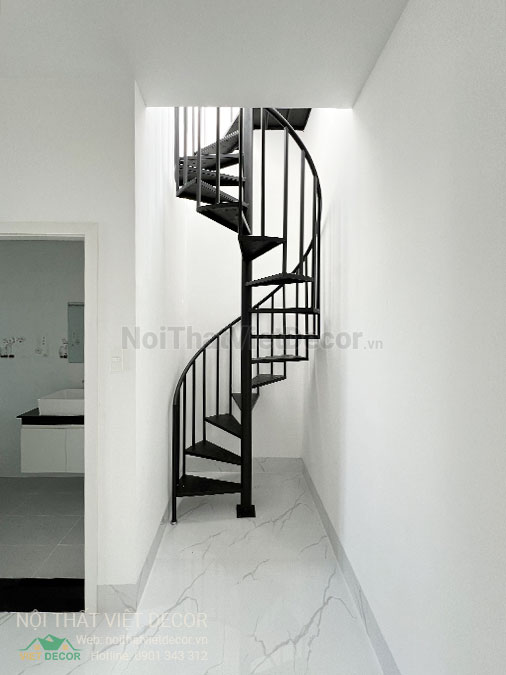 Nội Thất Việt Decor thiết kế thi công nội thất, tủ bếp gỗ công nghiệp Ba Thanh nhà liên kế 3 tầng dự án nhà liên kế Lavilla Green City Tân An, Long An, thang xoắn lên mái