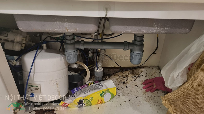 Nội thất Việt Decor khu vực chậu rửa bị ẩm mốc