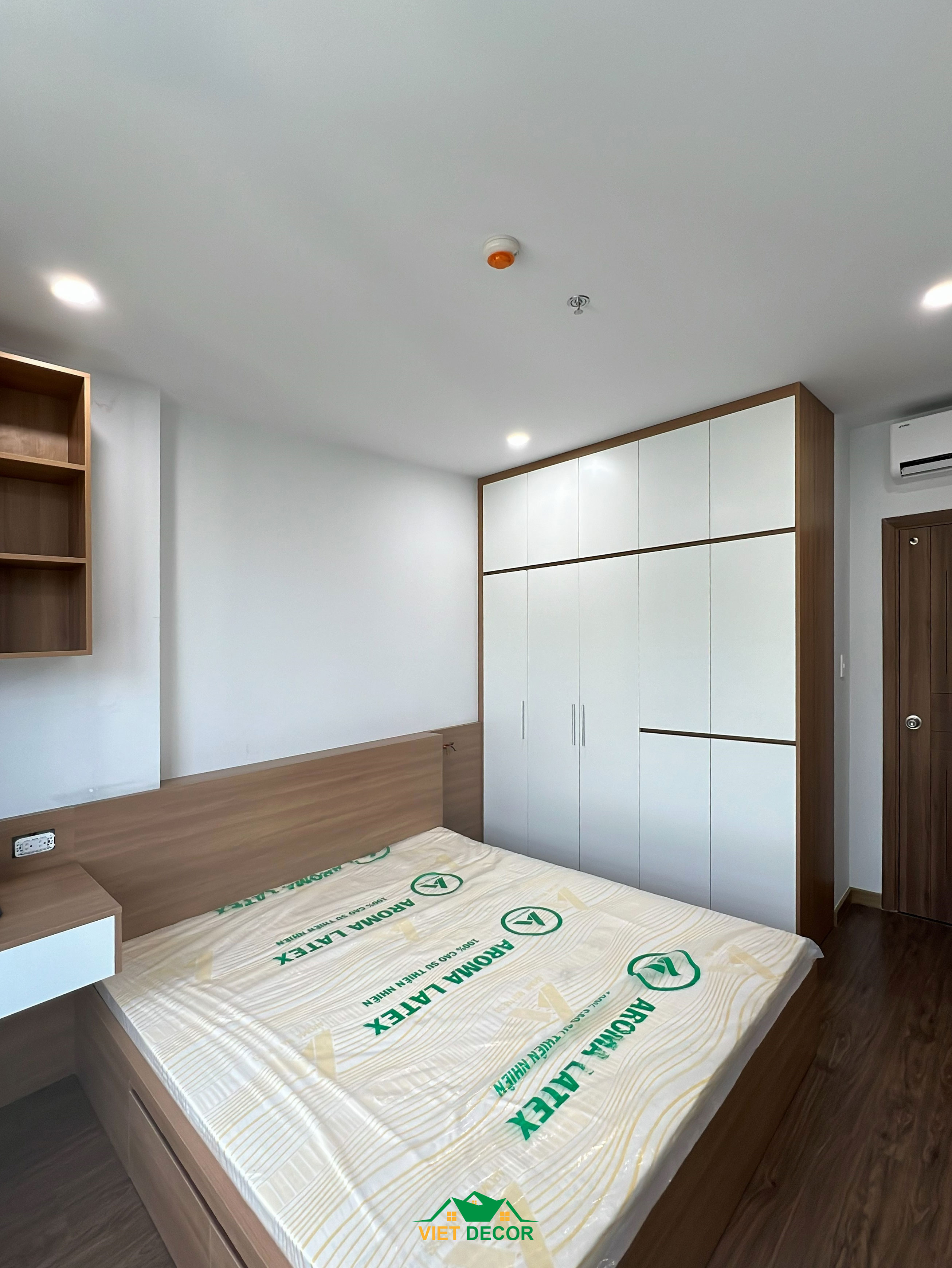 Nội Thất Việt Decor thiết kế, thi công nội thất căn hộ 2 phòng ngủ Bcons Green Topaz TP HCM, tủ quần áo phòng ngủ master