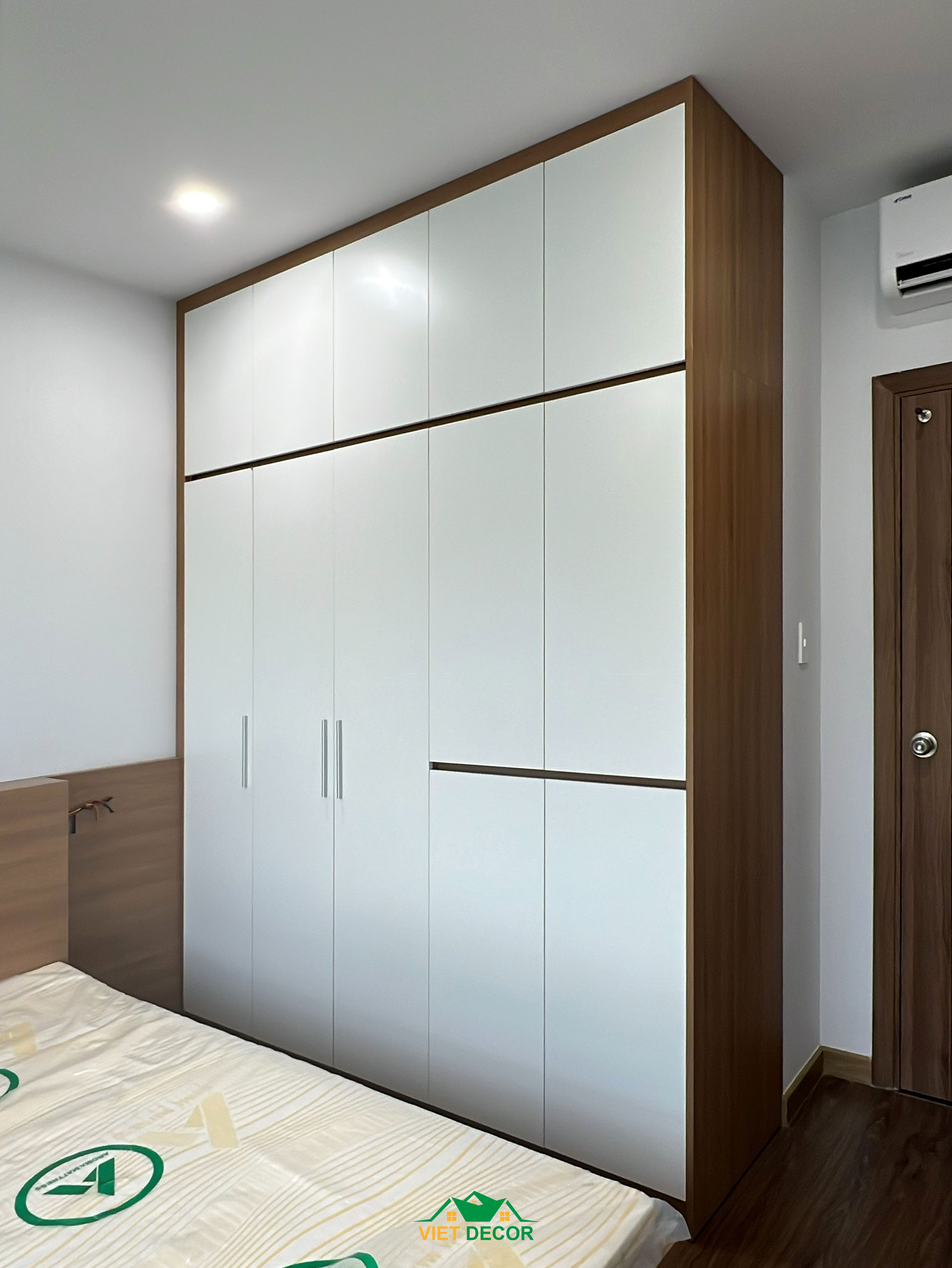 Nội Thất Việt Decor thiết kế, thi công nội thất căn hộ 2 phòng ngủ Bcons Green Topaz TP HCM, tủ quần áo phòng ngủ master