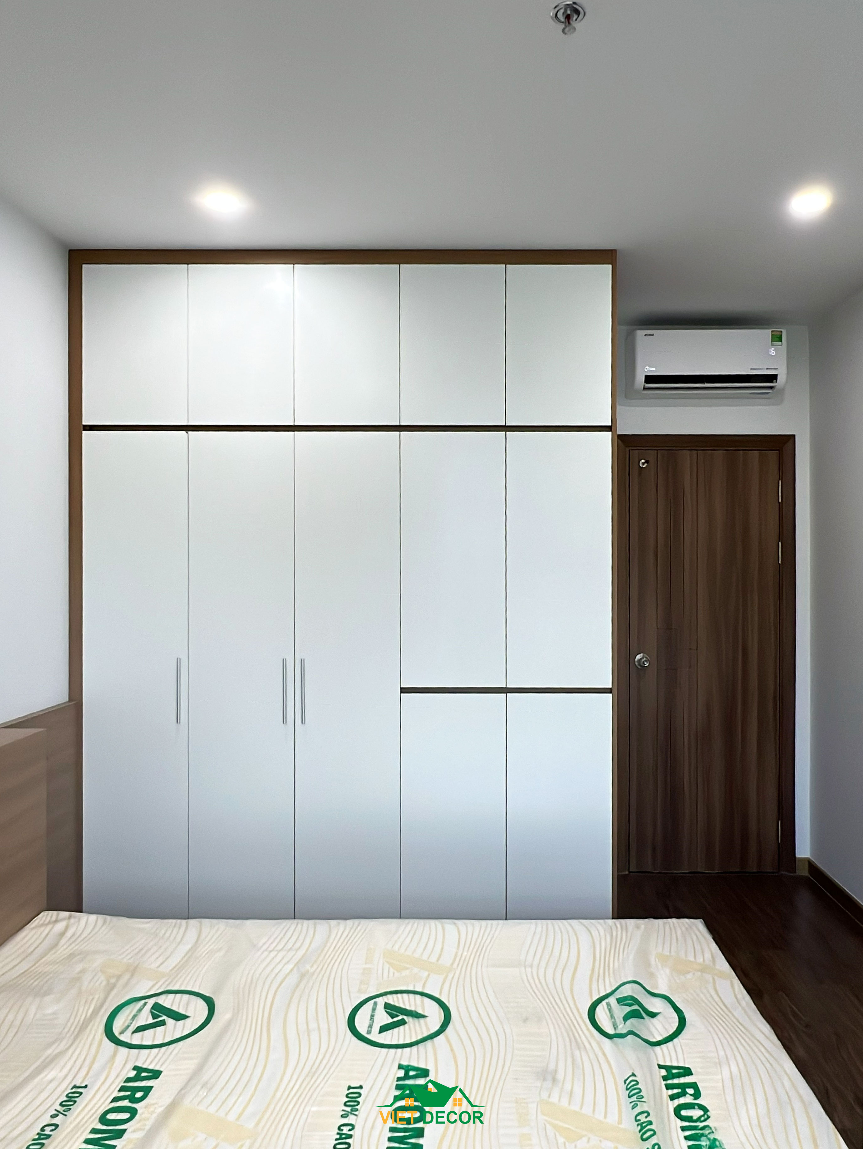 Nội Thất Việt Decor thiết kế, thi công nội thất căn hộ 2 phòng ngủ Bcons Green Topaz TP HCM, tủ quần áo phòng ngủ master
