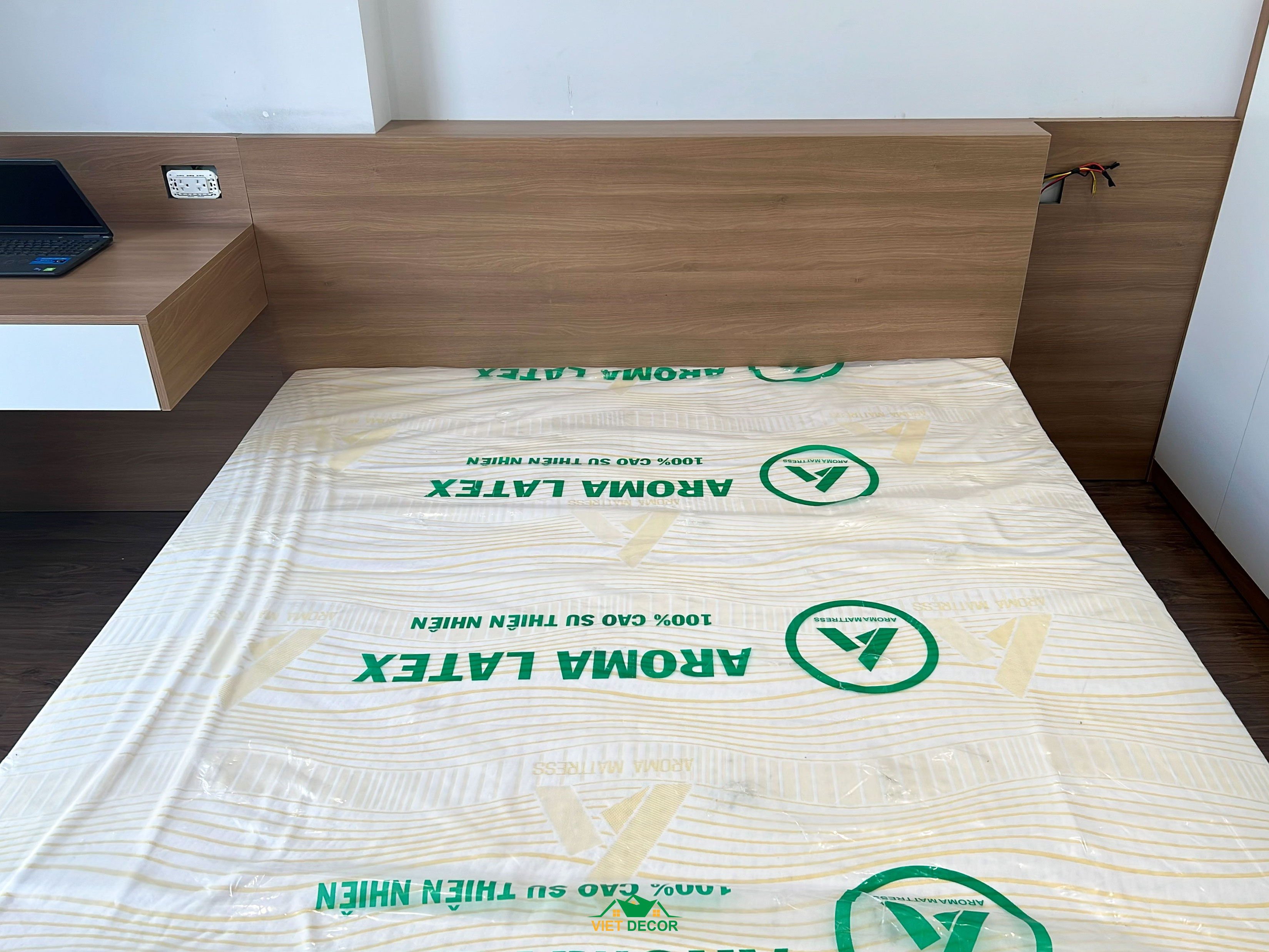 Nội Thất Việt Decor thiết kế, thi công nội thất căn hộ 2 phòng ngủ Bcons Green Topaz TP HCM, giường phòng ngủ master