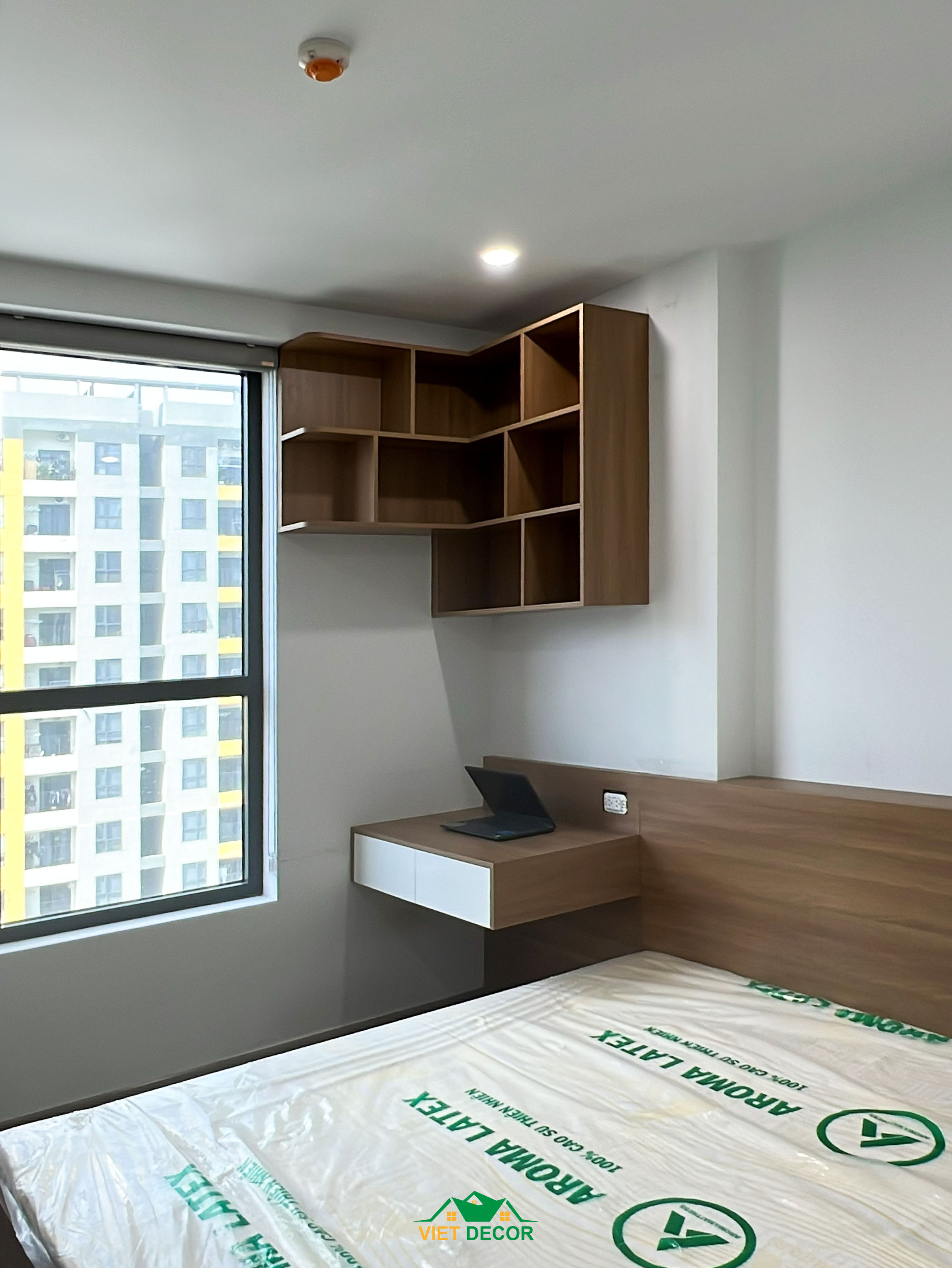 Nội Thất Việt Decor thiết kế, thi công nội thất căn hộ 2 phòng ngủ Bcons Green Topaz TP HCM, bàn học phòng ngủ master
