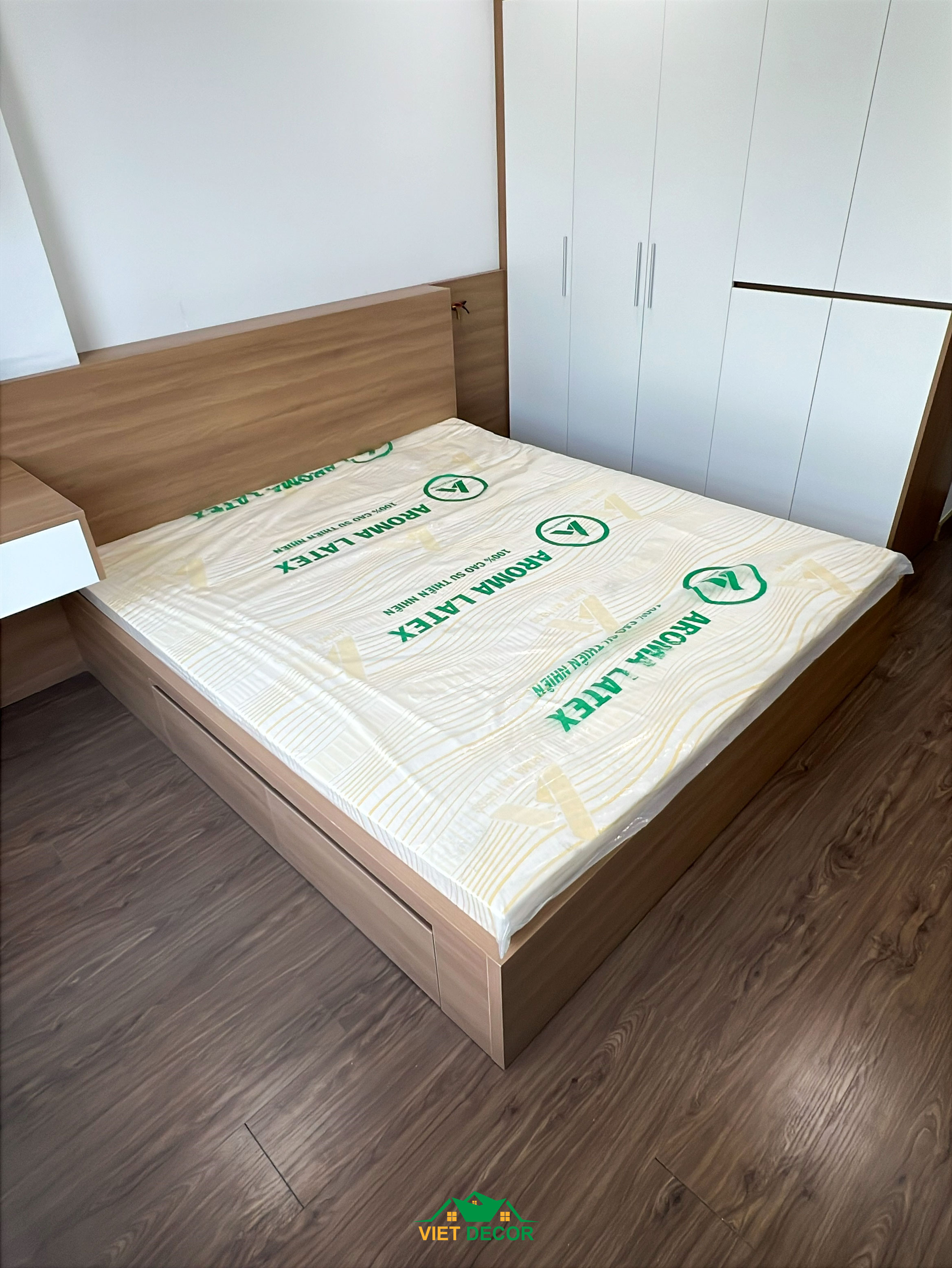 Nội Thất Việt Decor thiết kế, thi công nội thất căn hộ 2 phòng ngủ Bcons Green Topaz TP HCM, giường ngủ phòng ngủ master