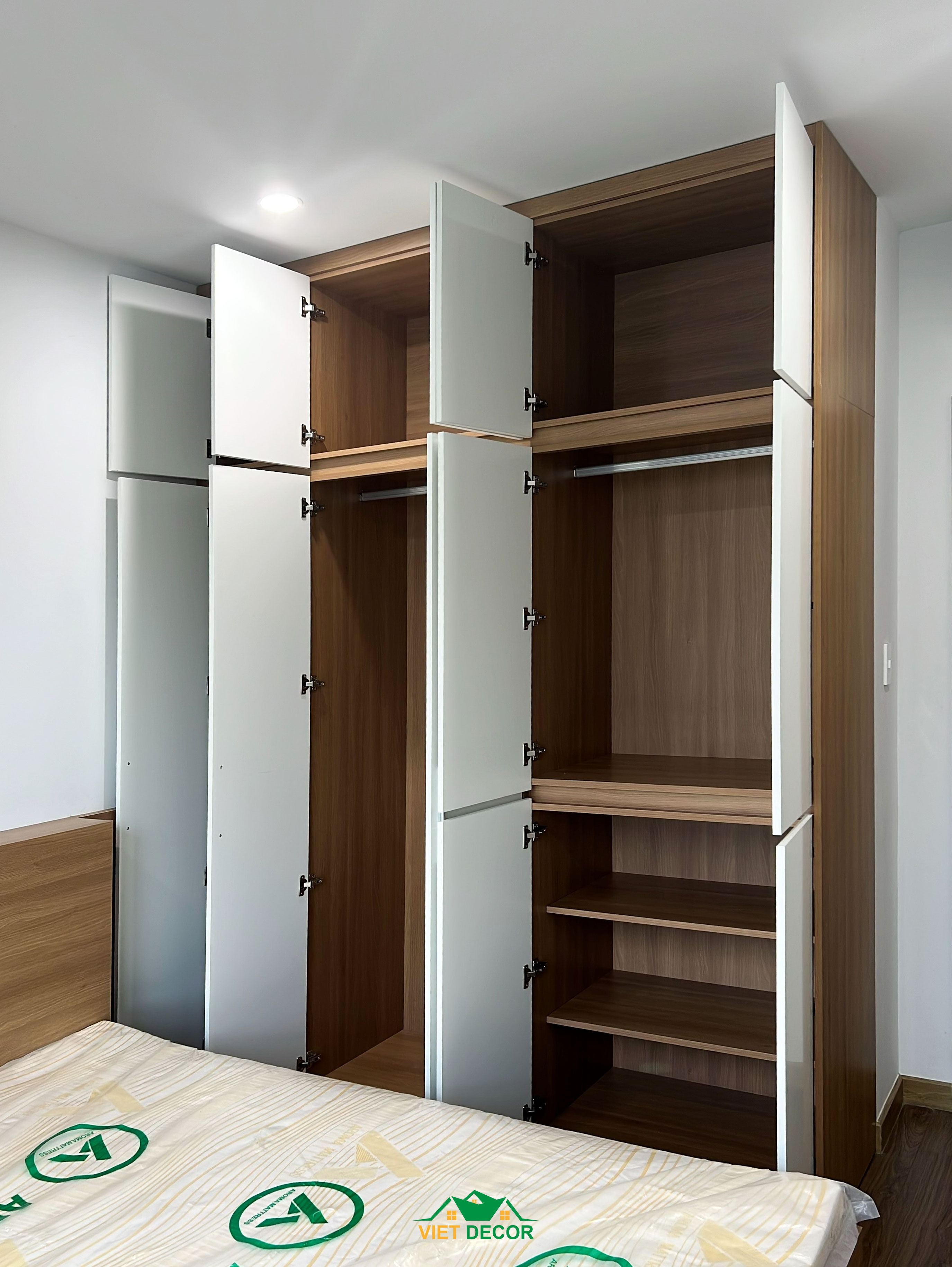 Nội Thất Việt Decor thiết kế, thi công nội thất căn hộ 2 phòng ngủ Bcons Green Topaz TP HCM, tủ quần áo phòng ngủ master
