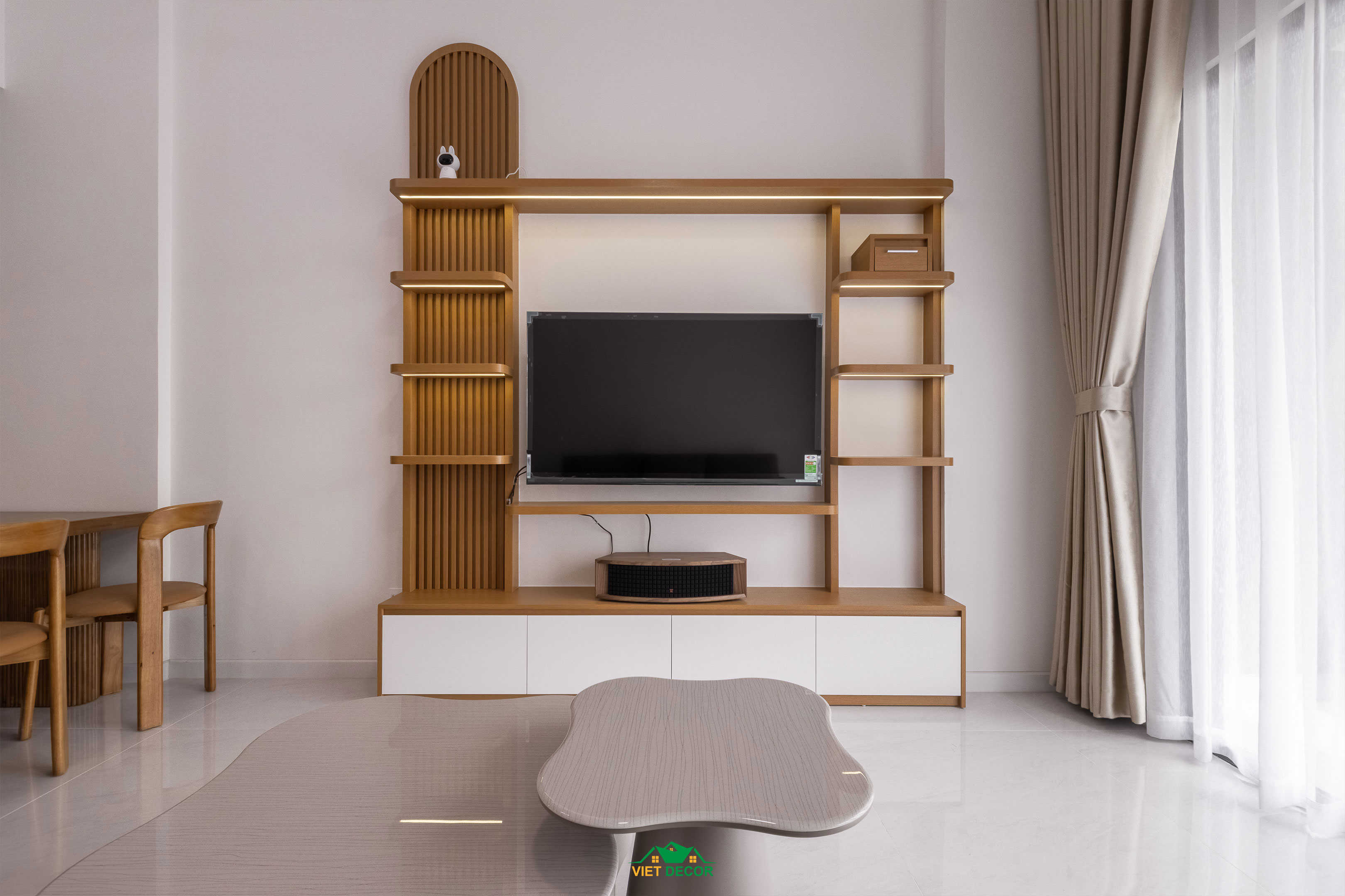 Nội Thất Việt Decor thiết kế, thi công nội thất hiện đại căn hộ 3 phòng ngủ chung cư Victoria Village TPHCM, vách ti vi phòng khách