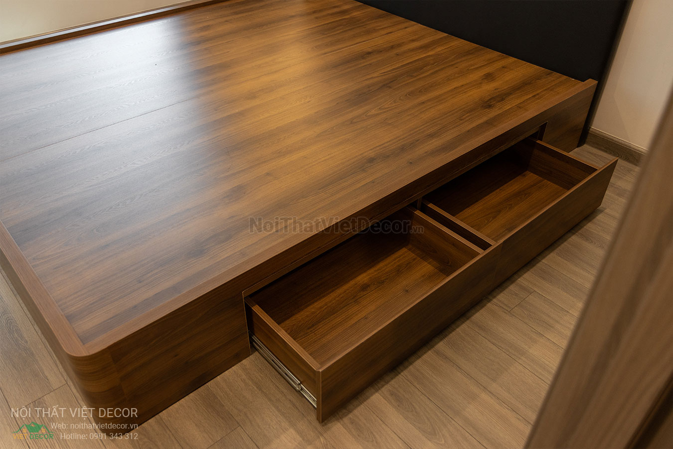 Nội Thất Việt Decor thiết kế thi công trang trí nội thất, tủ bếp nhôm kính căn hộ 3 phòng ngủ chung cư Glory Heights Vinhomes Grand Park quận 9 TP HCM, phòng ngủ master