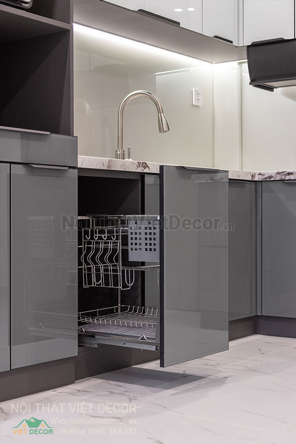 Nội Thất Việt Decor thiết kế thi công trang trí nội thất, tủ bếp nhôm kính căn hộ 3 phòng ngủ chung cư Glory Heights Vinhomes Grand Park quận 9 TP HCM, phụ kiện giá dao thớt gia vị
