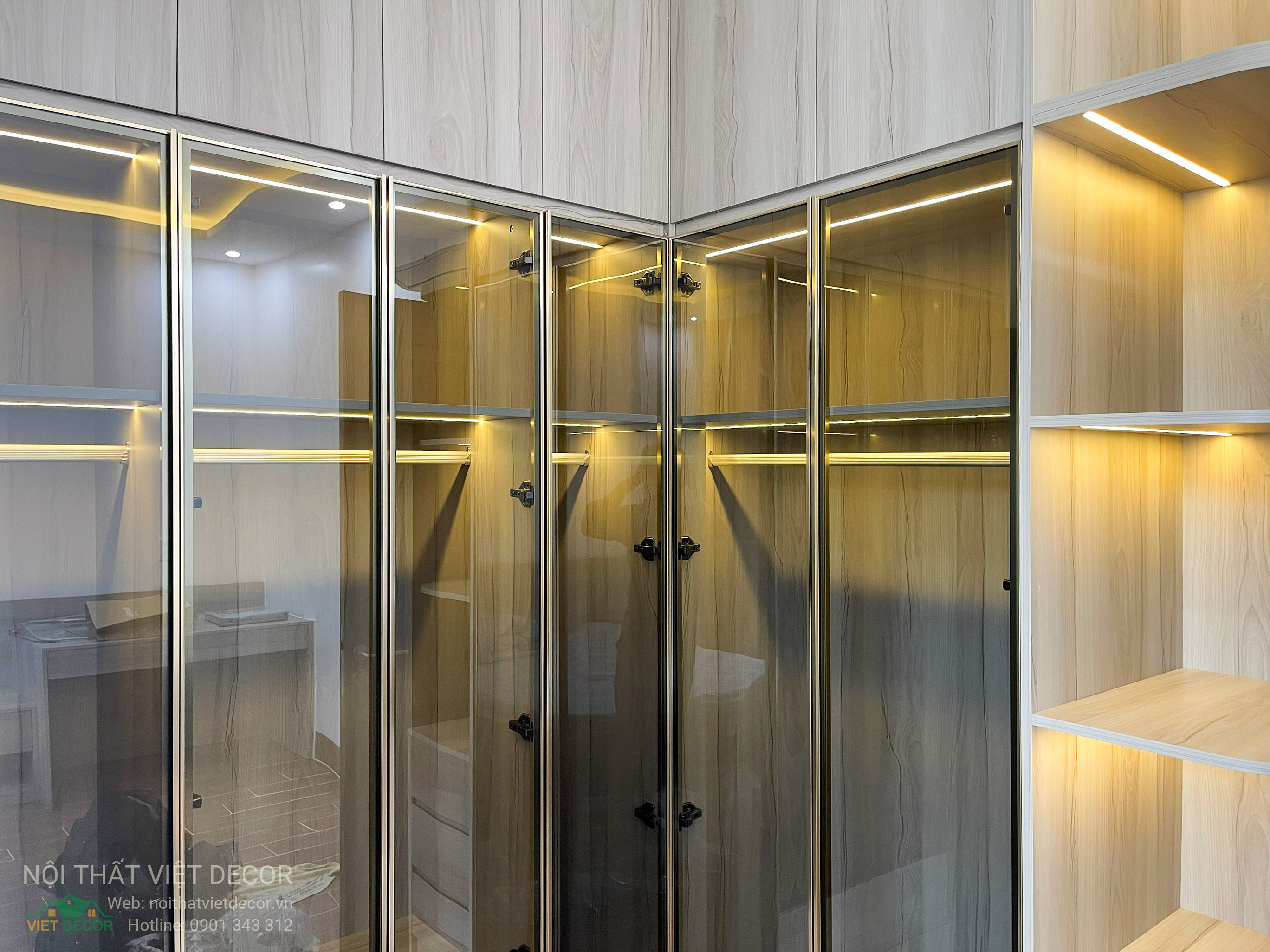 Nội thất Việt Decor thiết kế thi công trang trí nội thất nhà phố 3 tầng Lavilla Green City Long An Tây Ninh, thi công bàn giao tủ áo kính nhôm kính