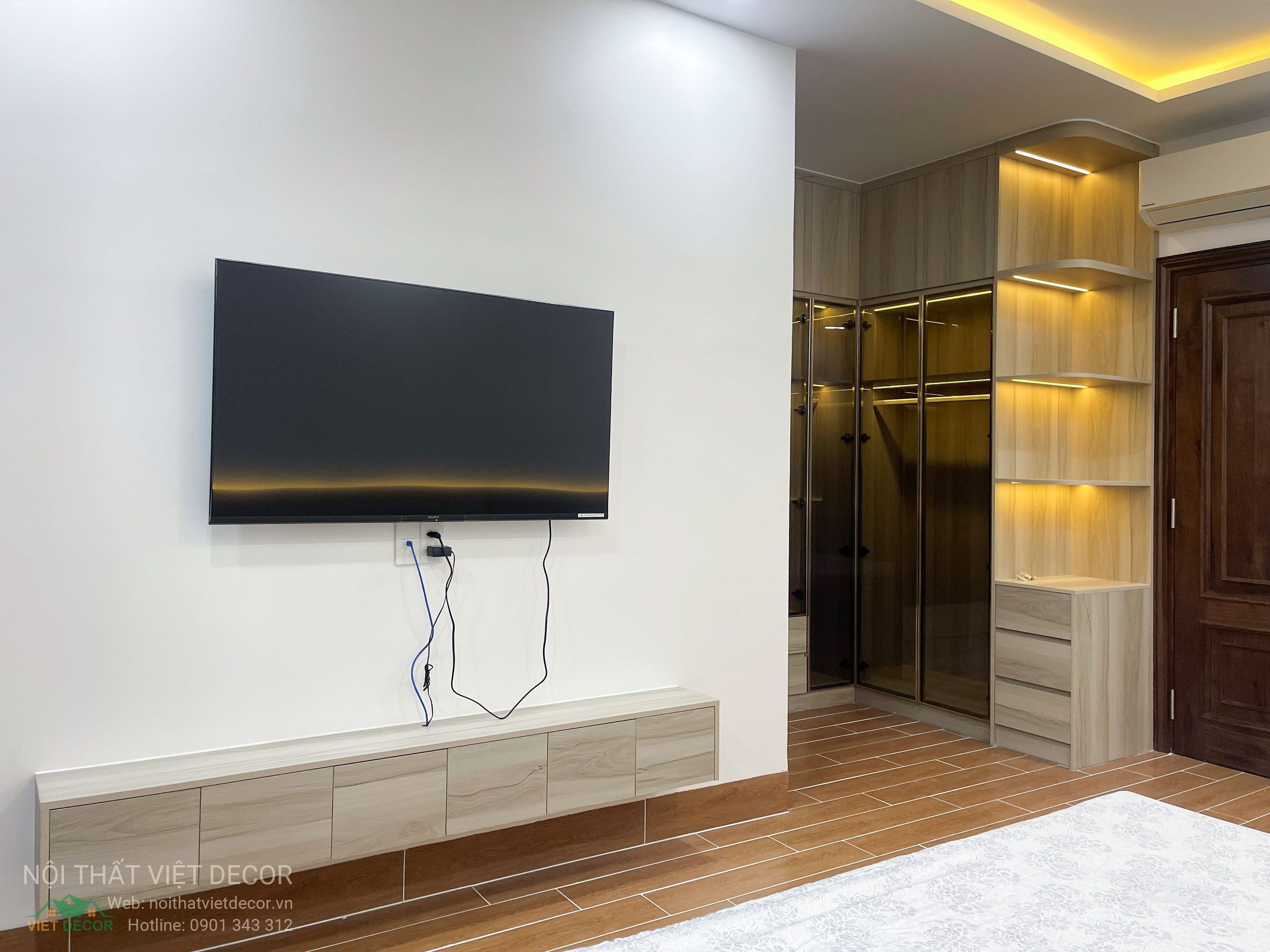 Nội thất Việt Decor thiết kế thi công trang trí nội thất nhà phố 3 tầng Lavilla Green City Long An Tây Ninh, thi công bàn giao phòng ngủ tủ áo cánh nhôm kính