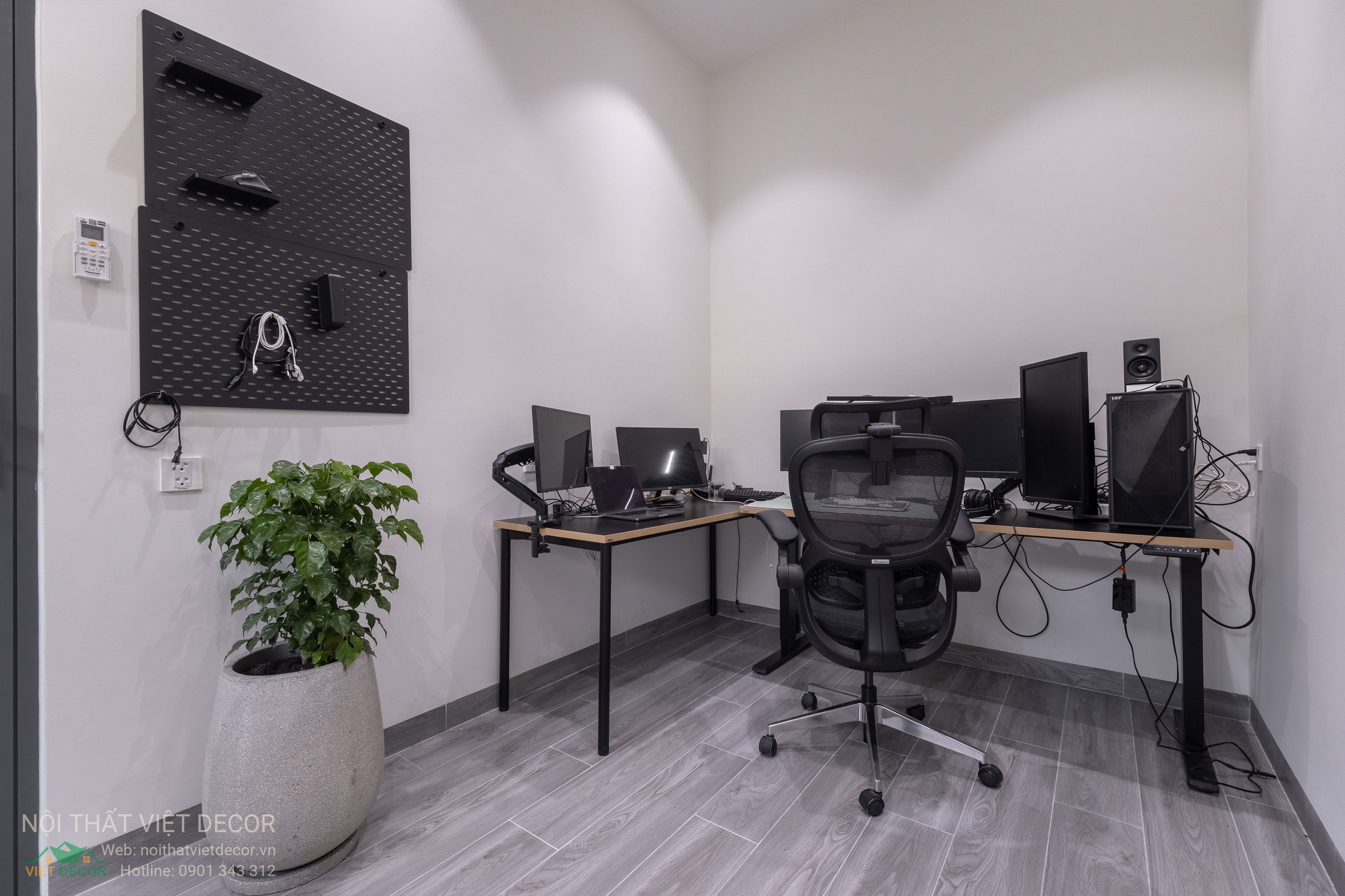 Nội Thất Việt Decor thiết kế thi công trang trí nội thất nhà phố tại phường Long Bình TP HCM, phòng làm việc