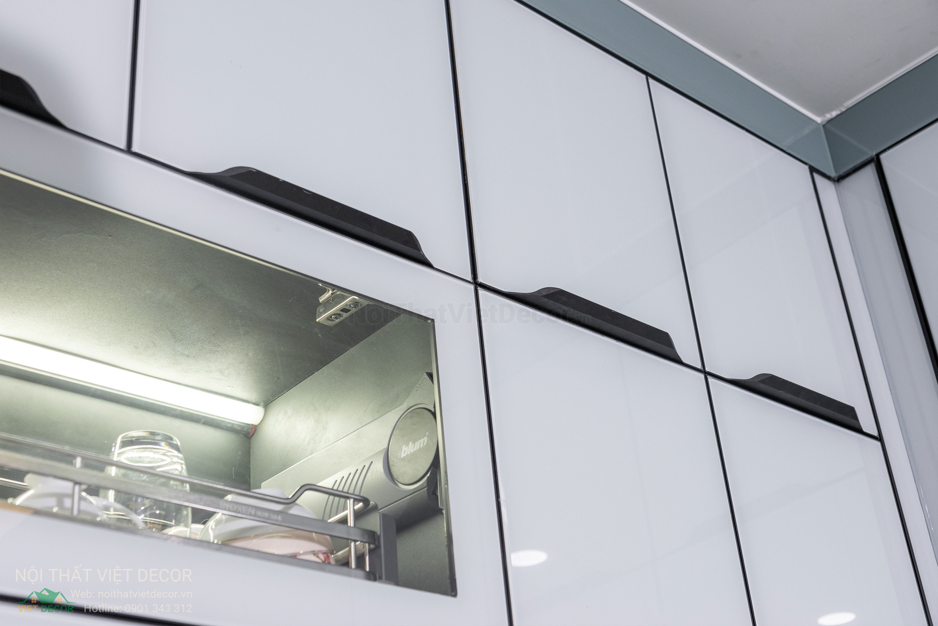 Nội Thất Việt Decor thiết kế thi công tủ bếp inox cánh kính viên hợp kim nhôm tại Nhà Bè thành phố Hồ Chí Minh