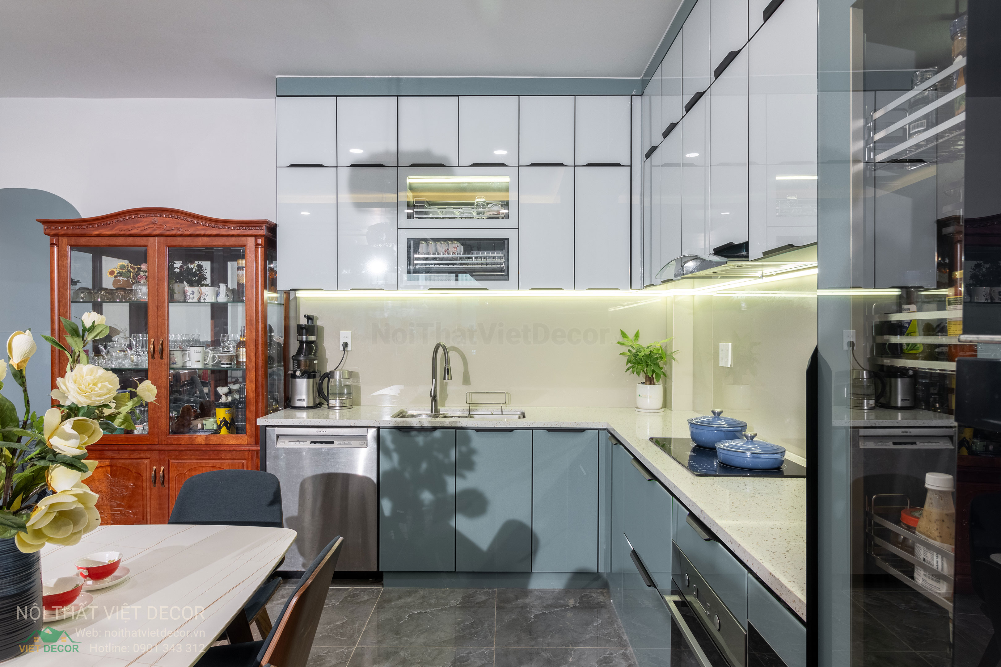 Nội Thất Việt Decor thiết kế thi công tủ bếp inox cánh kính viên hợp kim nhôm tại Nhà Bè thành phố Hồ Chí Minh