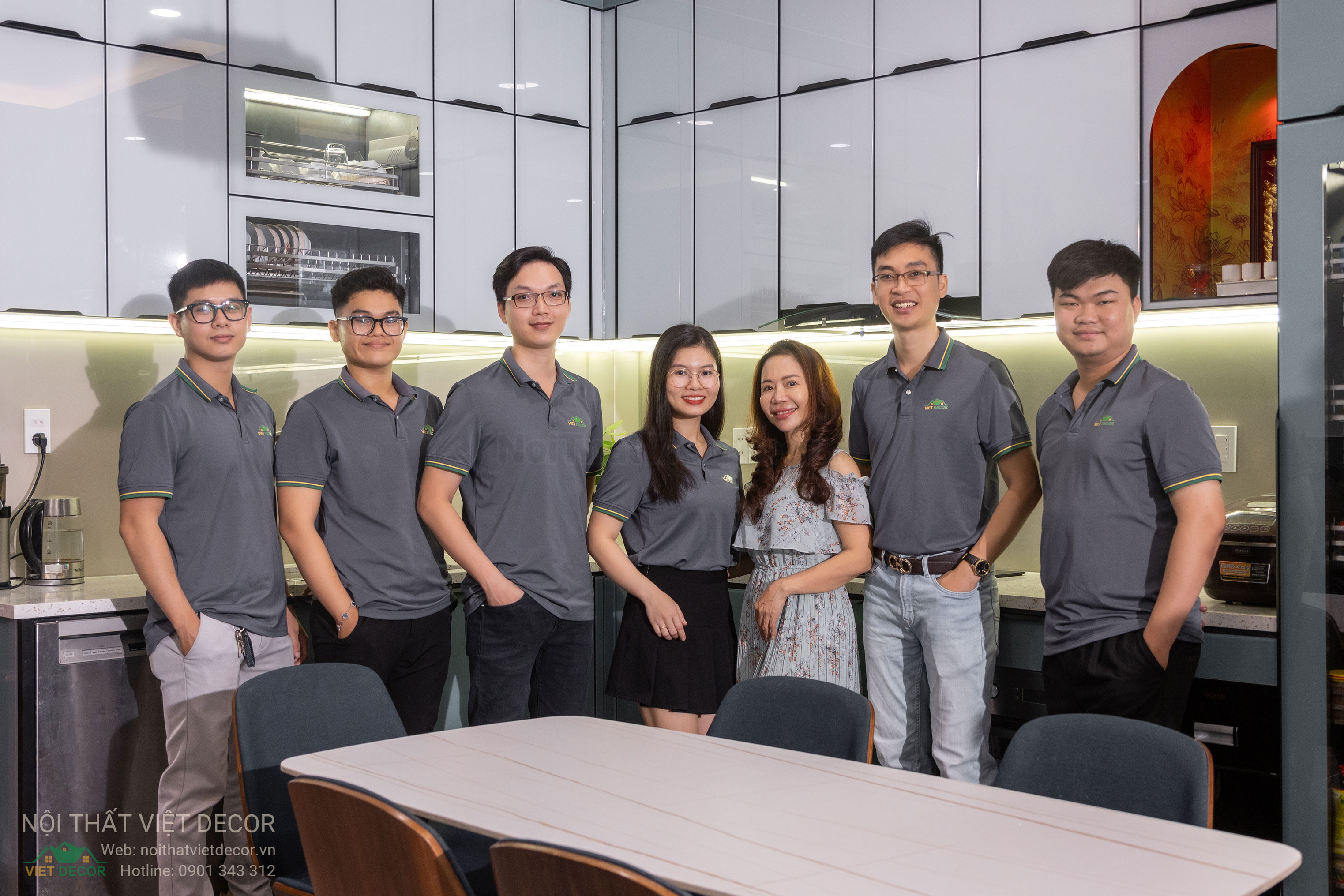 Nội Thất Việt Decor thiết kế thi công tủ bếp inox cánh kính viên hợp kim nhôm tại Nhà Bè thành phố Hồ Chí Minh