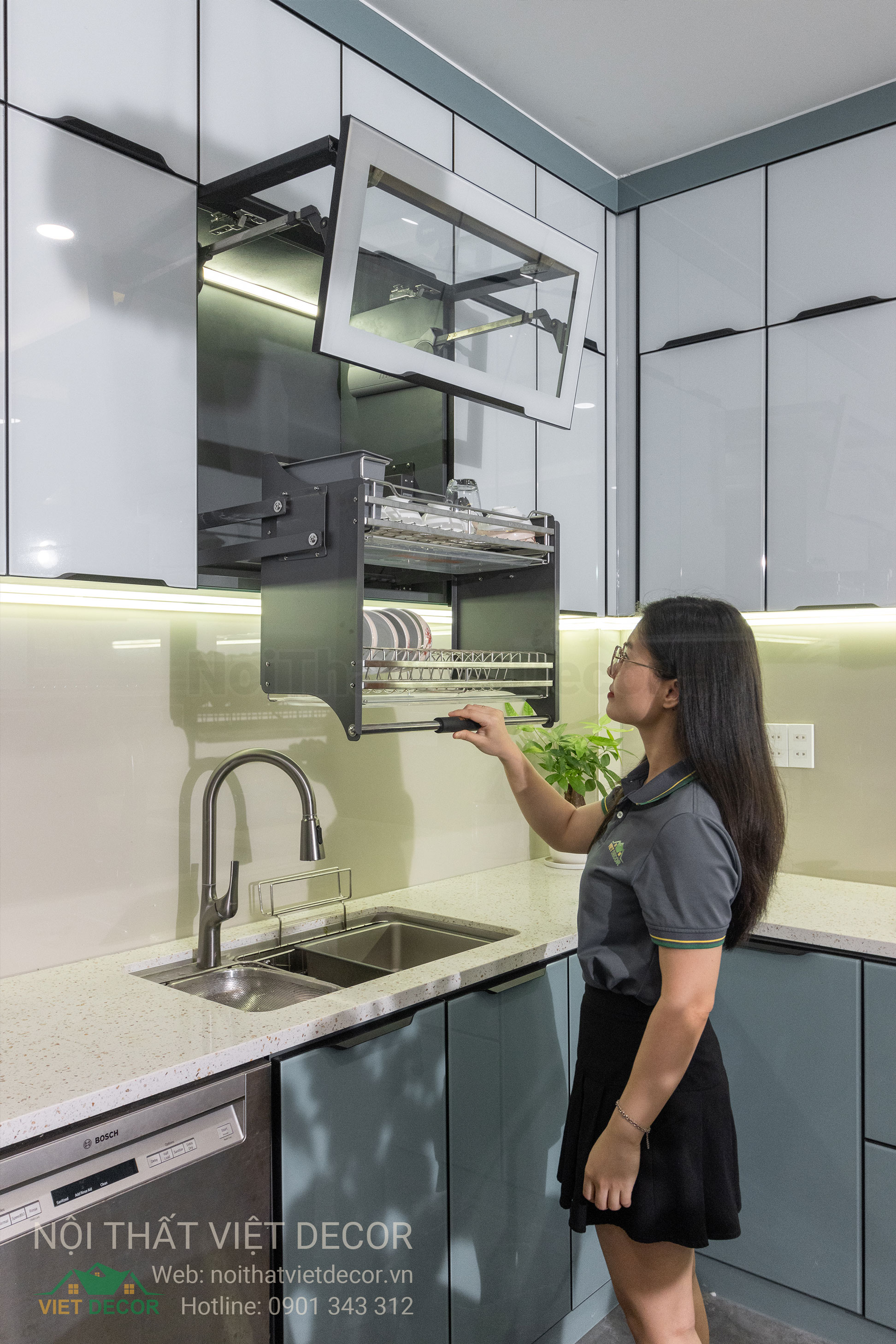 Nội Thất Việt Decor thiết kế thi công tủ bếp inox cánh kính viên hợp kim nhôm tại Nhà Bè thành phố Hồ Chí Minh