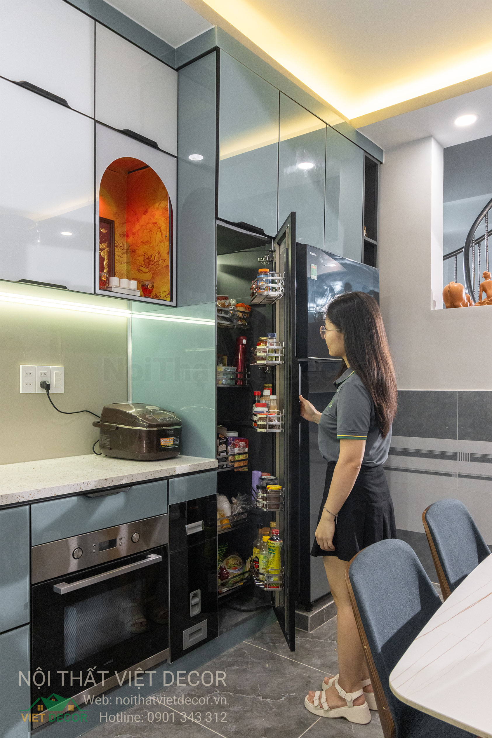 Nội Thất Việt Decor thiết kế thi công tủ bếp inox cánh kính viên hợp kim nhôm tại Nhà Bè thành phố Hồ Chí Minh