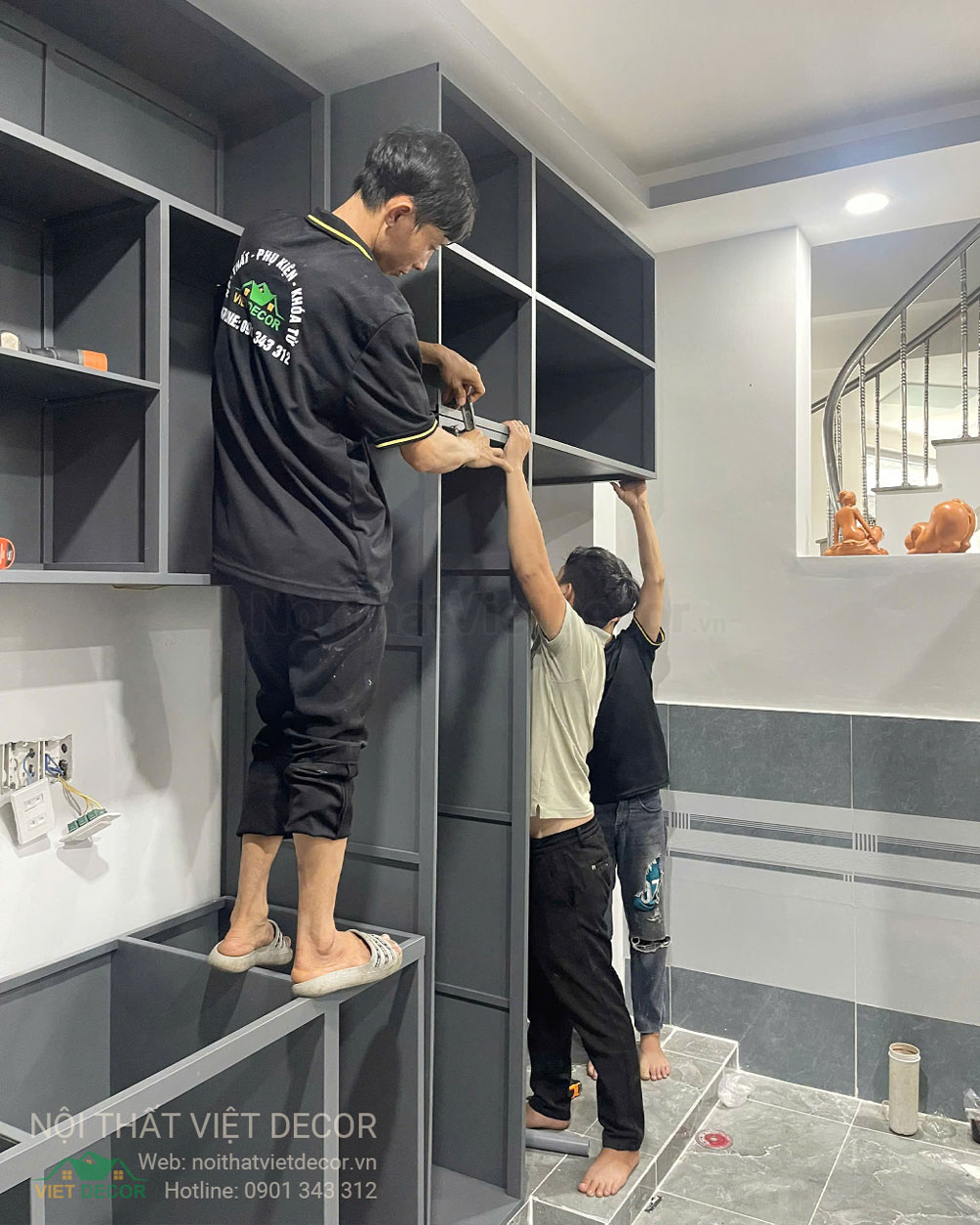 Nội Thất Việt Decor thiết kế thi công tủ bếp inox cánh kính viên hợp kim nhôm tại Nhà Bè thành phố Hồ Chí Minh