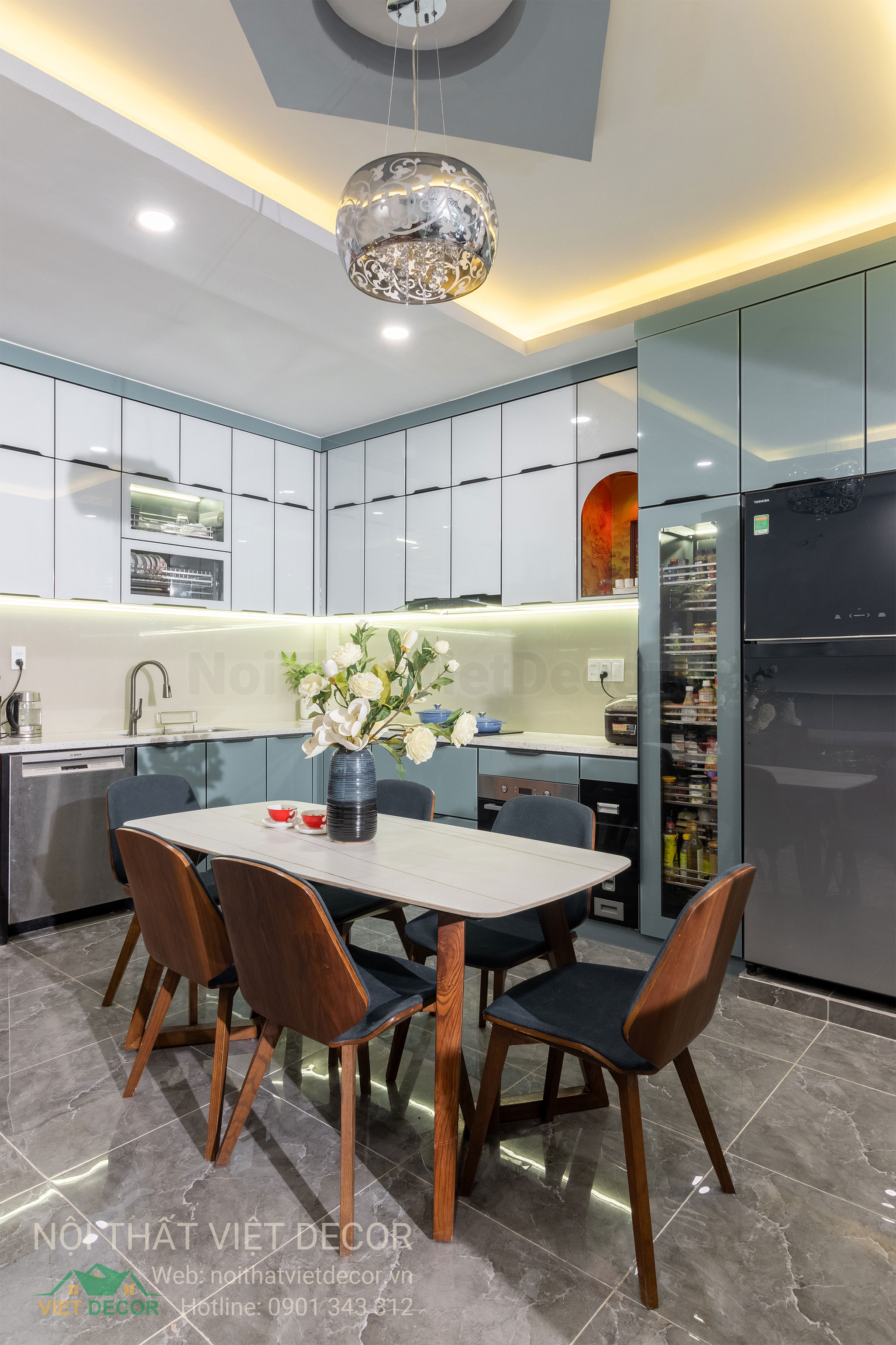 Nội Thất Việt Decor thiết kế thi công tủ bếp inox cánh kính viên hợp kim nhôm tại Nhà Bè thành phố Hồ Chí Minh