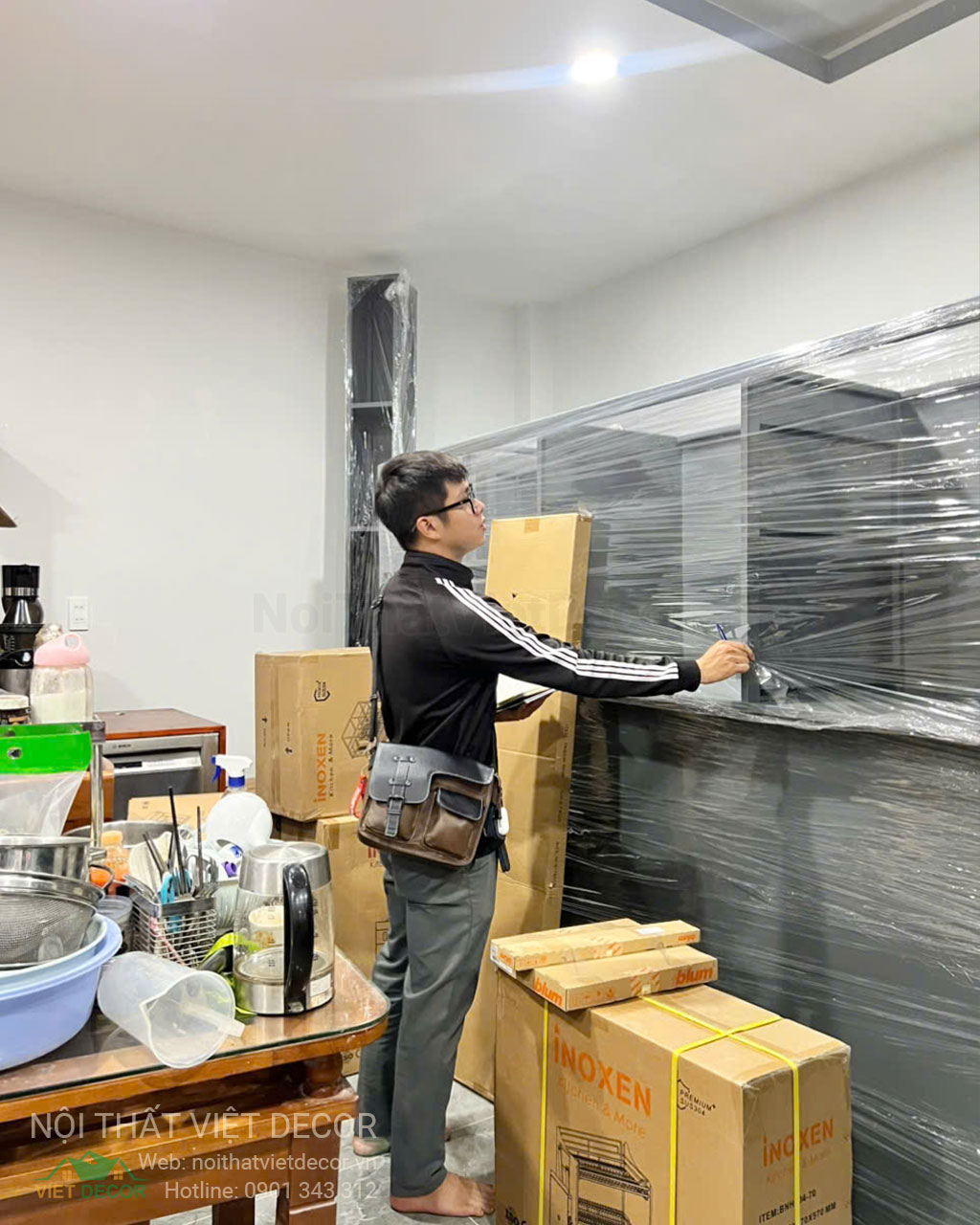 Nội Thất Việt Decor thiết kế thi công tủ bếp inox cánh kính viên hợp kim nhôm tại Nhà Bè thành phố Hồ Chí Minh