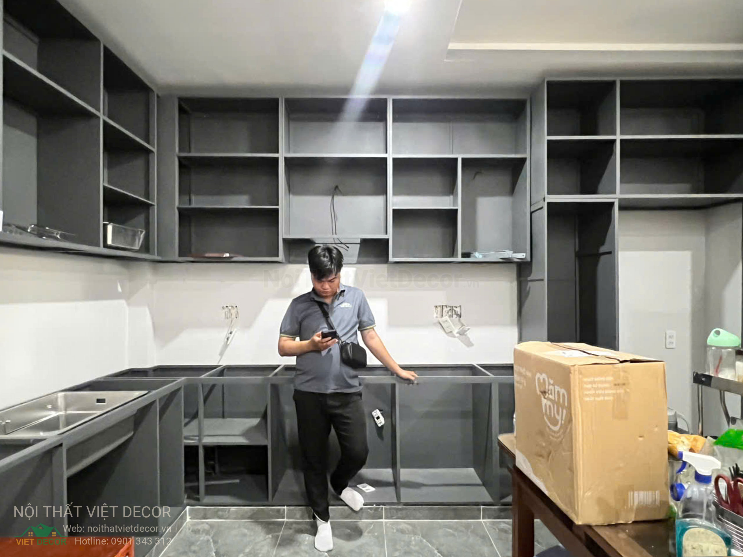 Nội Thất Việt Decor thiết kế thi công tủ bếp inox cánh kính viên hợp kim nhôm tại Nhà Bè thành phố Hồ Chí Minh