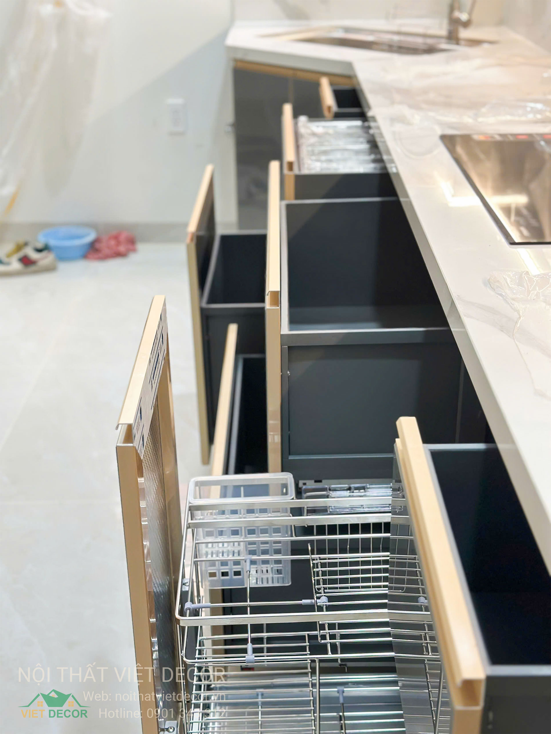 Nội Thất Việt Decor thiết kế thi công tủ bếp inox cánh kính phường Tân Hưng (quận 7) TP HCM