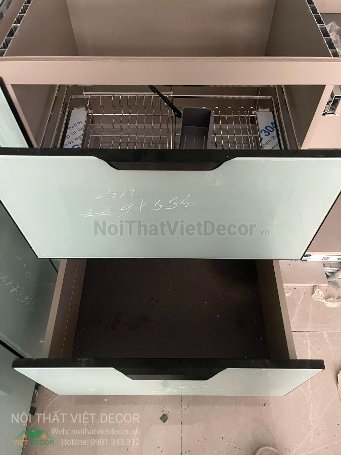 Nội Thất Việt Decor thiết kế thi công tủ bếp hợp kim nhôm cánh kính cao cấp tại quận 9, thành phố Hồ Chí Minh