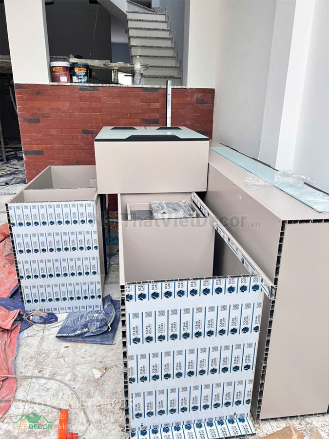 Nội Thất Việt Decor thiết kế thi công tủ bếp hợp kim nhôm cánh kính cao cấp tại quận 9, thành phố Hồ Chí Minh