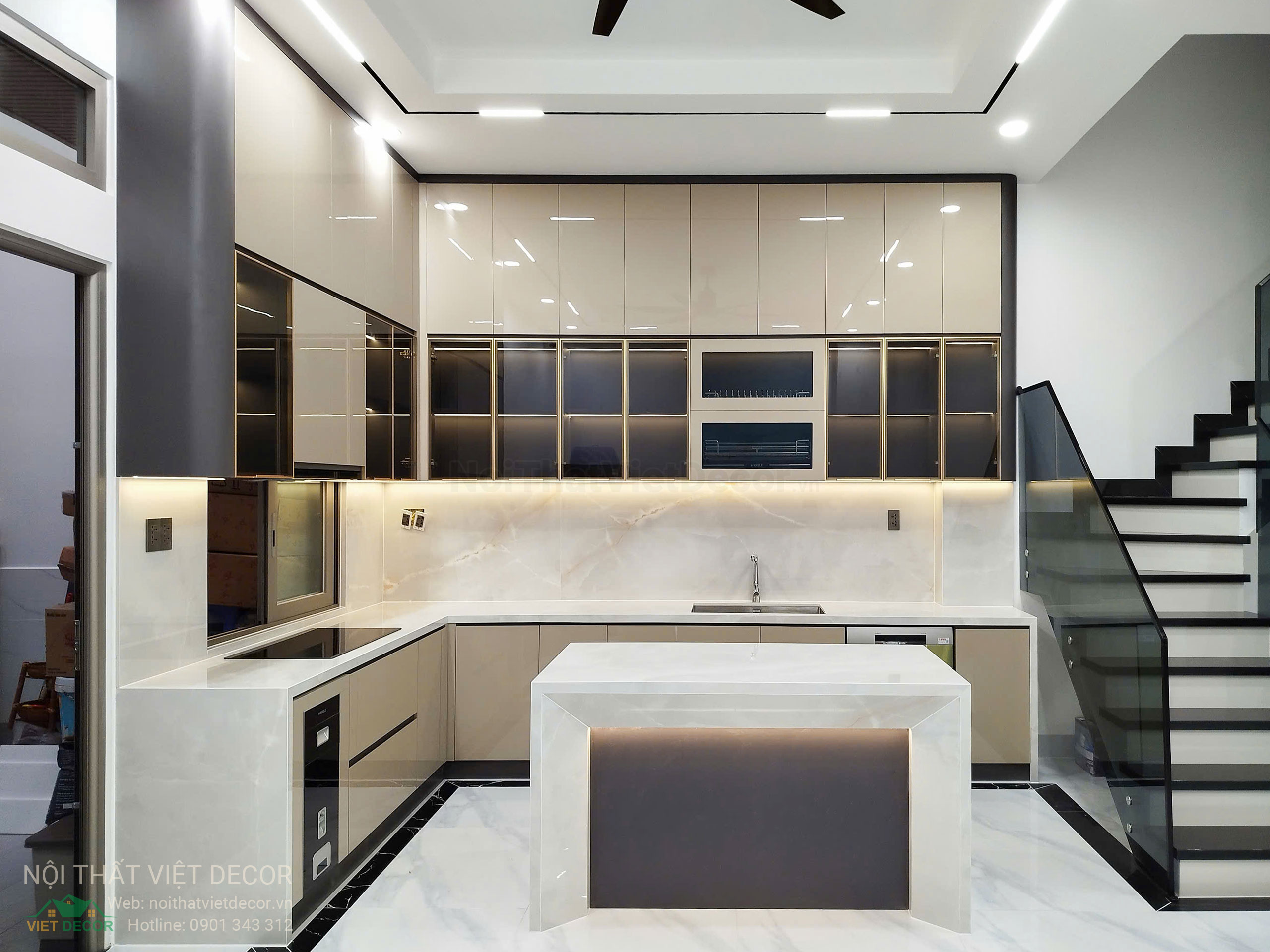 Nội Thất Việt Decor thiết kế thi công tủ bếp cao cấp HDF, WPB cánh phủ acrylic An Cường kết hợp cánh kính slim tại Bình Tân TP HCM