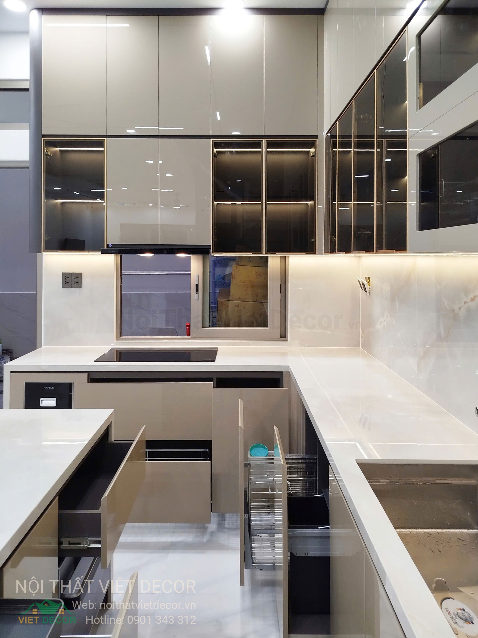 Nội Thất Việt Decor thiết kế thi công tủ bếp cao cấp HDF, WPB cánh phủ acrylic An Cường kết hợp cánh kính slim tại Bình Tân TP HCM