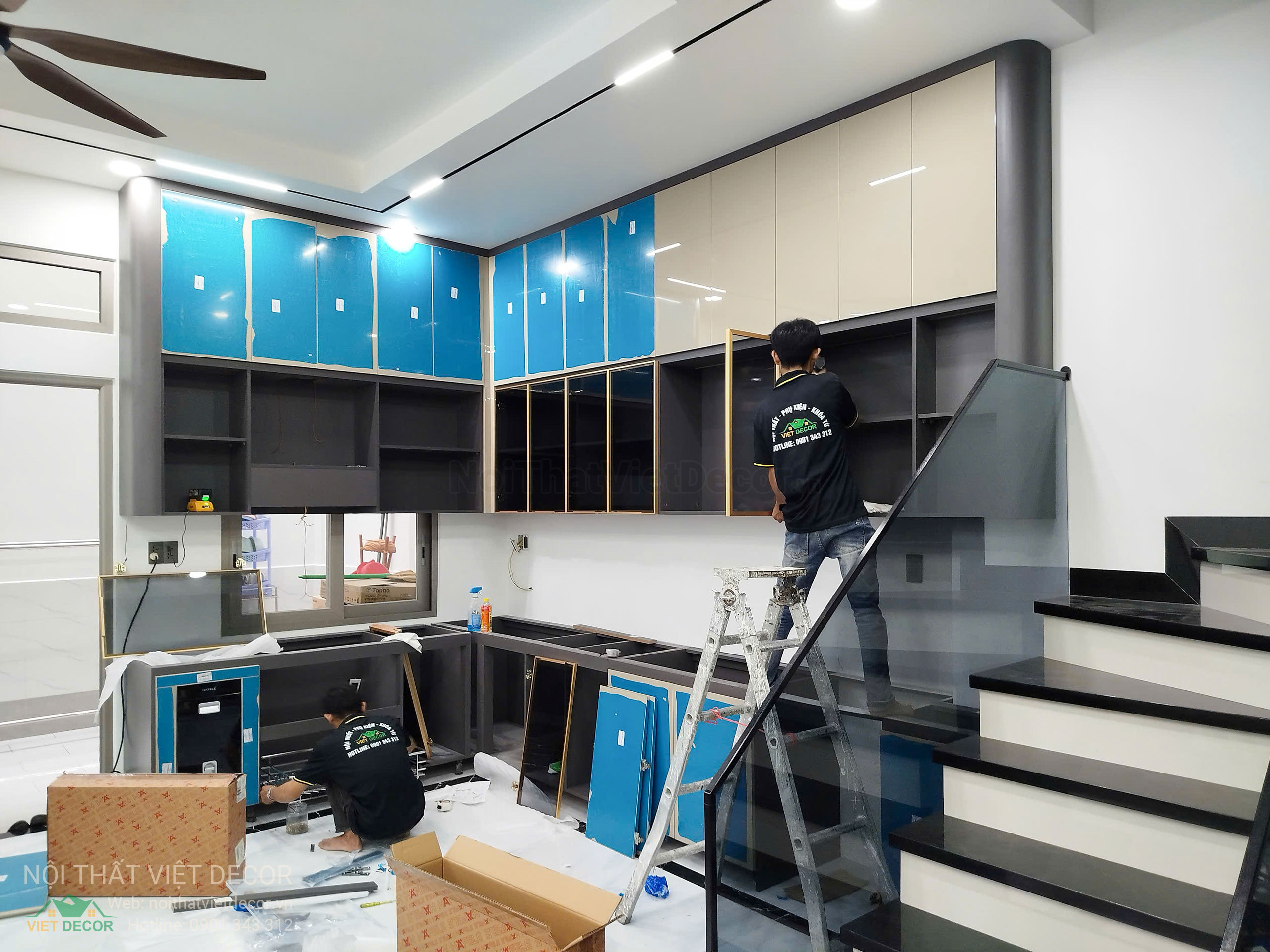 Nội Thất Việt Decor thiết kế thi công tủ bếp cao cấp HDF, WPB cánh phủ acrylic An Cường kết hợp cánh kính slim tại Bình Tân TP HCM