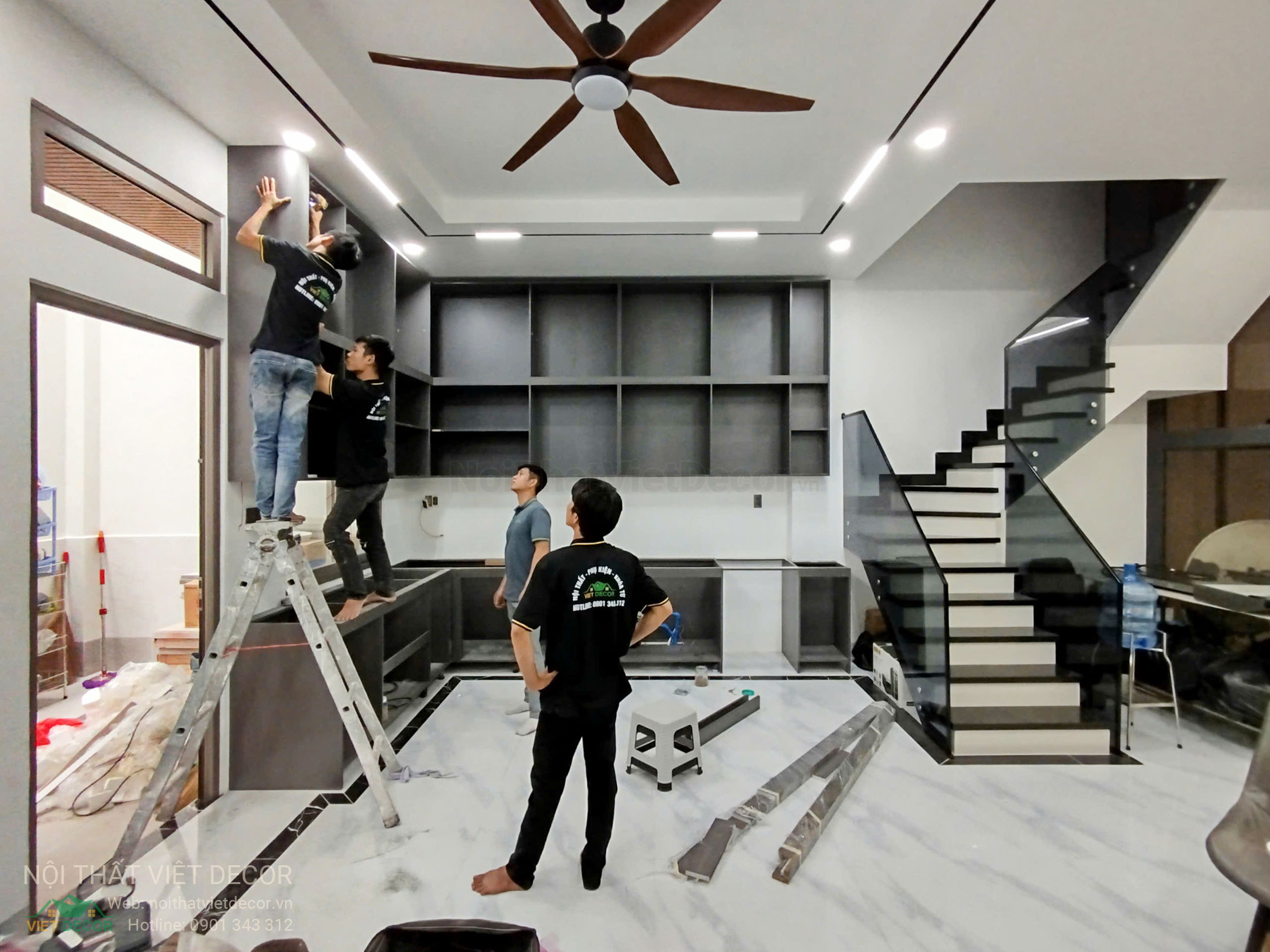 Nội Thất Việt Decor thiết kế thi công tủ bếp cao cấp HDF, WPB cánh phủ acrylic An Cường kết hợp cánh kính slim tại Bình Tân TP HCM