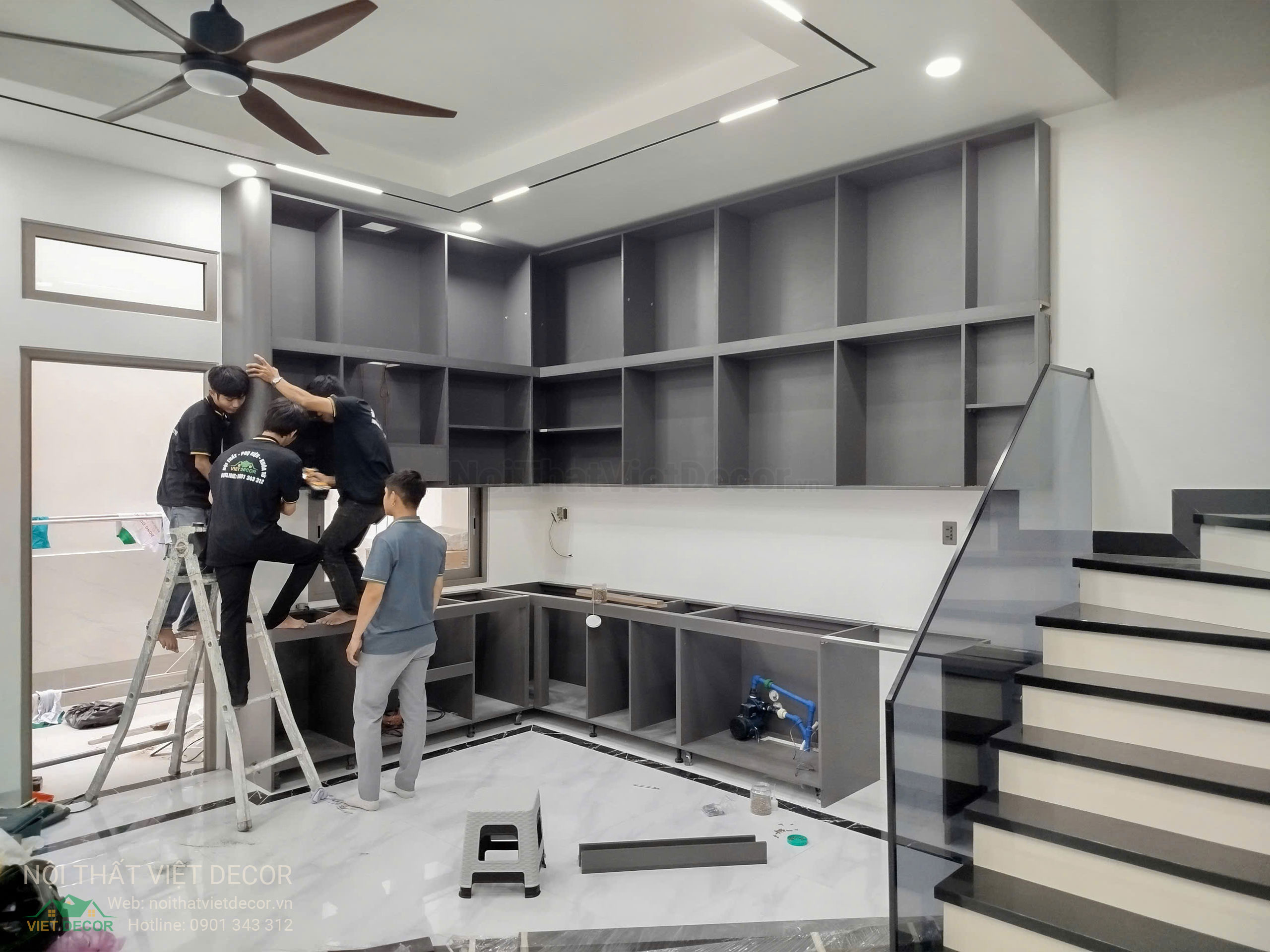 Nội Thất Việt Decor thiết kế thi công tủ bếp cao cấp HDF, WPB cánh phủ acrylic An Cường kết hợp cánh kính slim tại Bình Tân TP HCM
