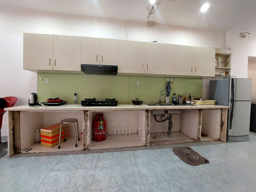 Tủ bếp hiện đại chữ I, khung inox 304 sơn tĩnh điện, cánh kính sơn màu viền nhôm, ốp tường kính cường lực 8mm, cải tạo tủ bếp xây gạch - Hiện trạng bếp cũ