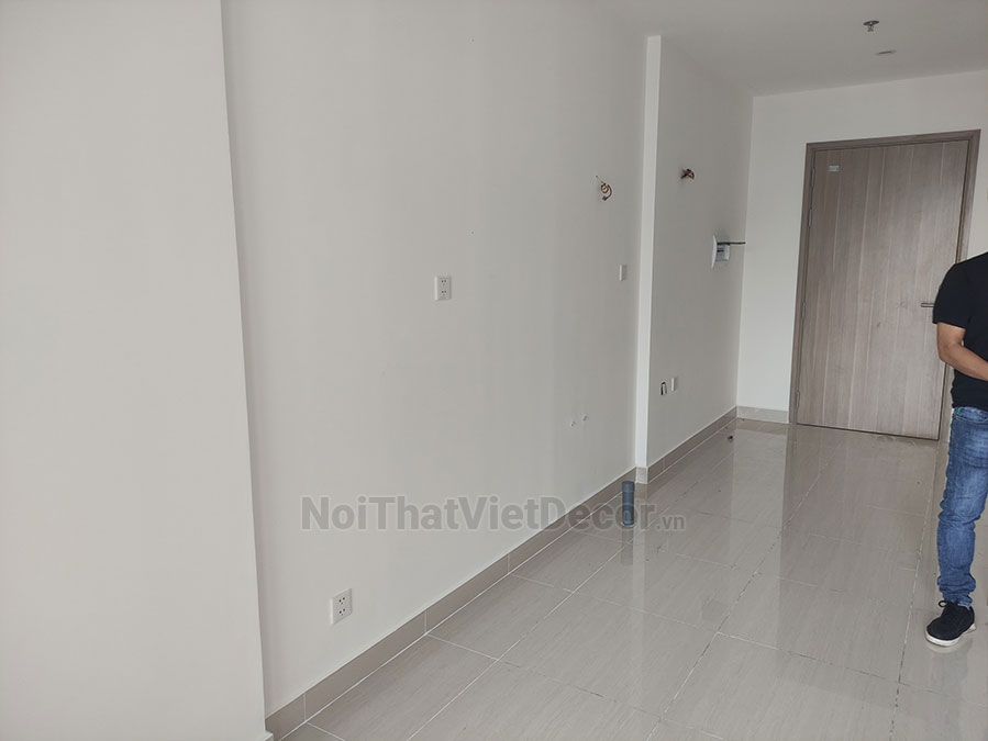 Tủ bếp hiện đại chữ I, khung inox 304 sơn tĩnh điện, cánh kính sơn màu viền nhôm, mặt bếp đá tự nhiên kim sa đen, ốp tường kính cường lực 8mm - Hiện trạng khảo sát