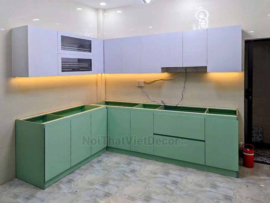 Noithatvietdecor Tủ bếp hiện đại chữ L, gỗ công nghiệp MDF chống ẩm phủ melamine Hồng Nghi